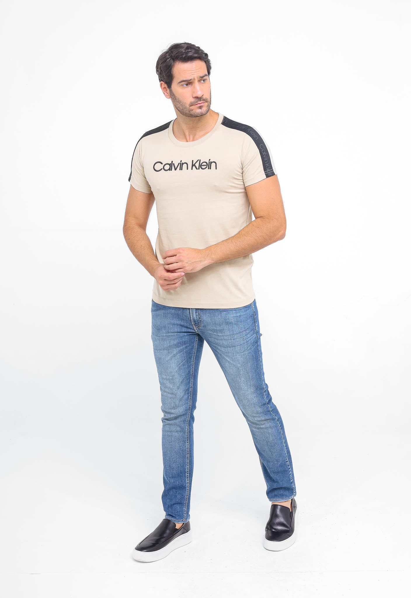 Camiseta Calvin Klein Logo Manga - Henri Store