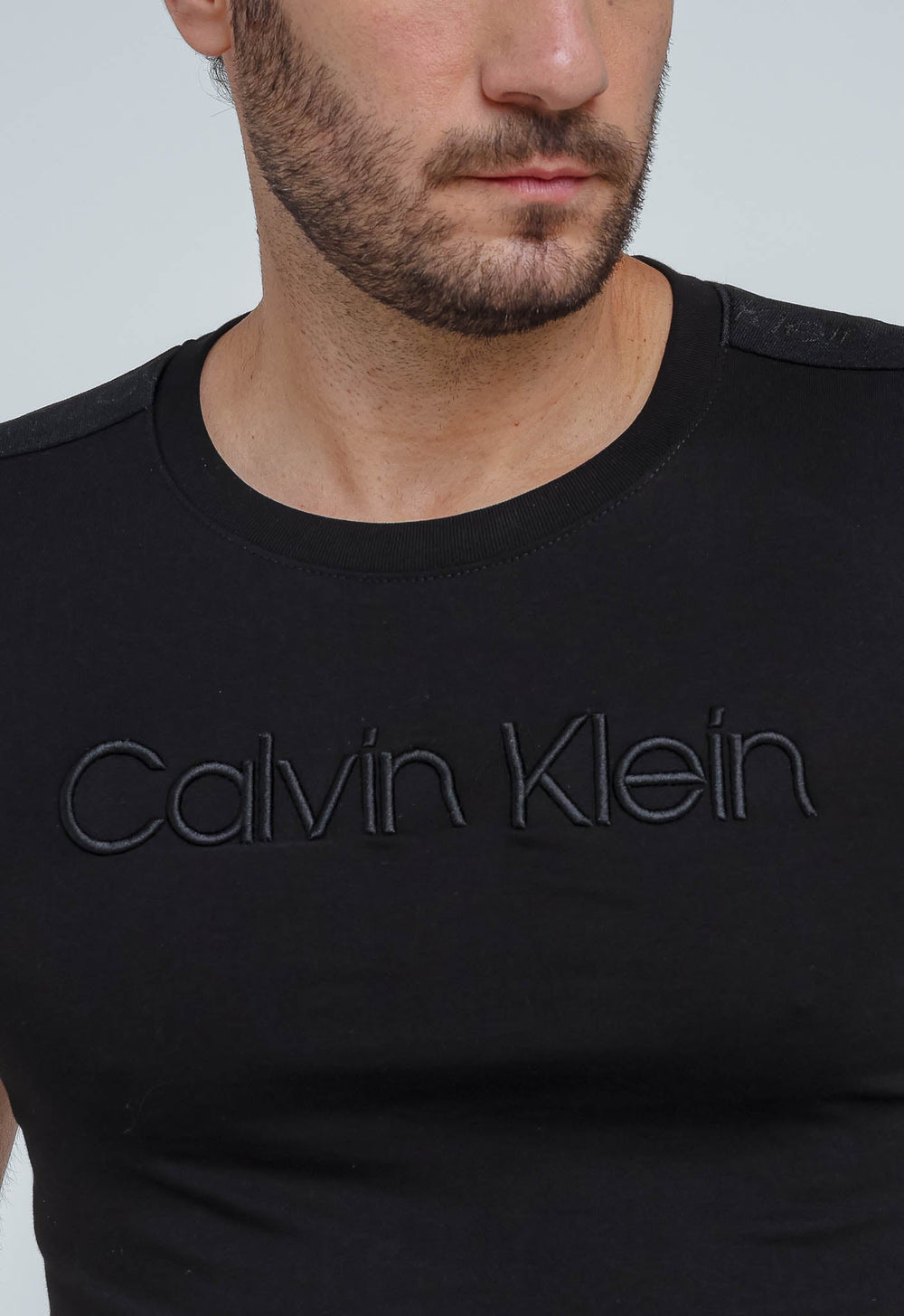 Camiseta Calvin Klein Logo Manga - Henri Store