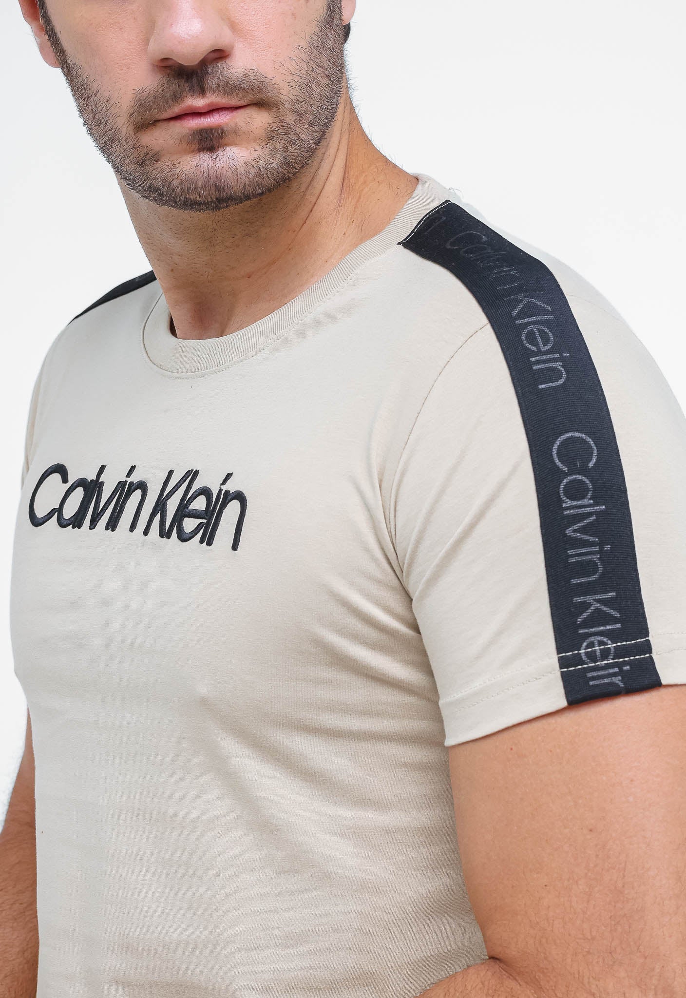Camiseta Calvin Klein Logo Manga - Henri Store