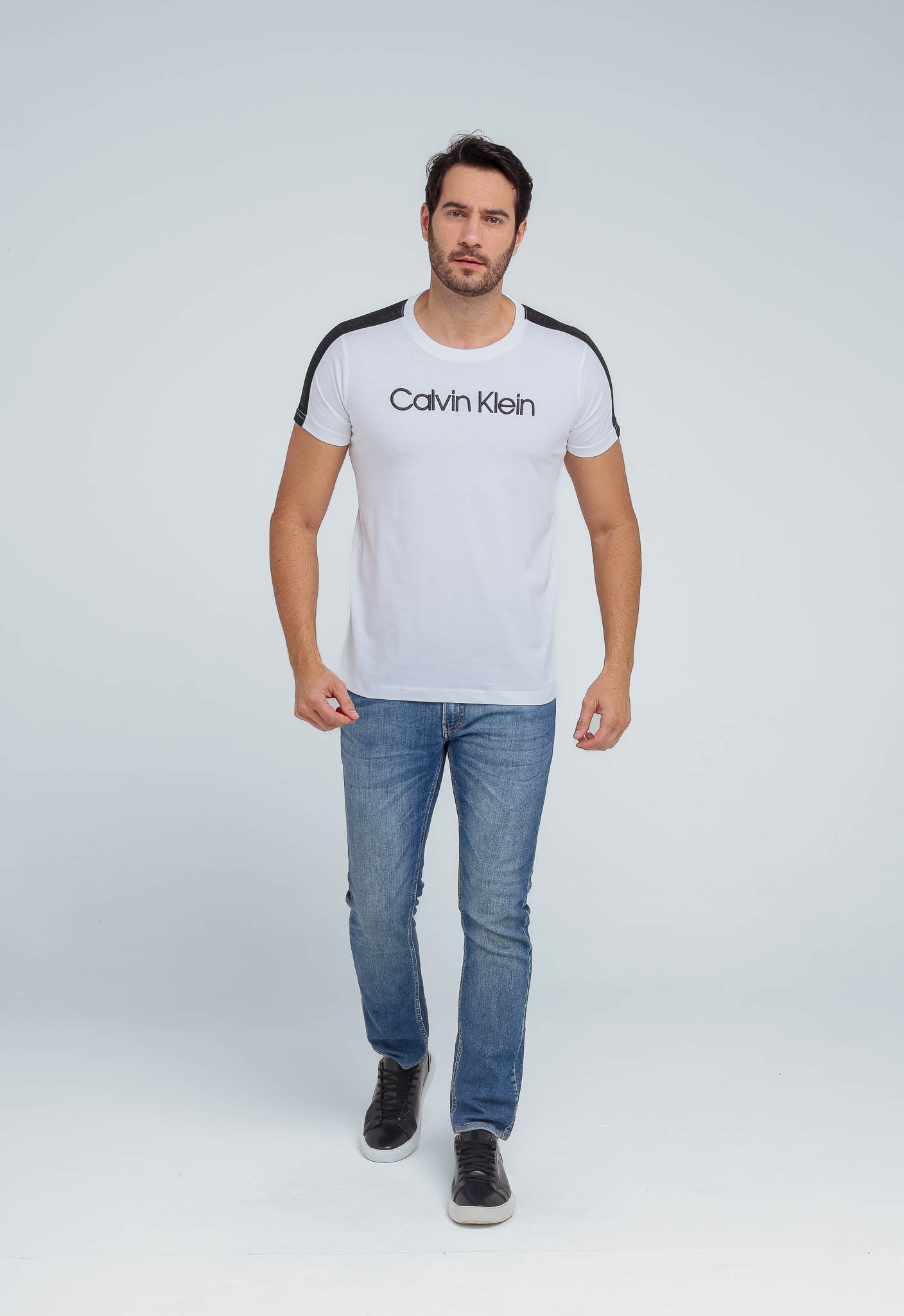 Camiseta Calvin Klein Logo Manga - Henri Store