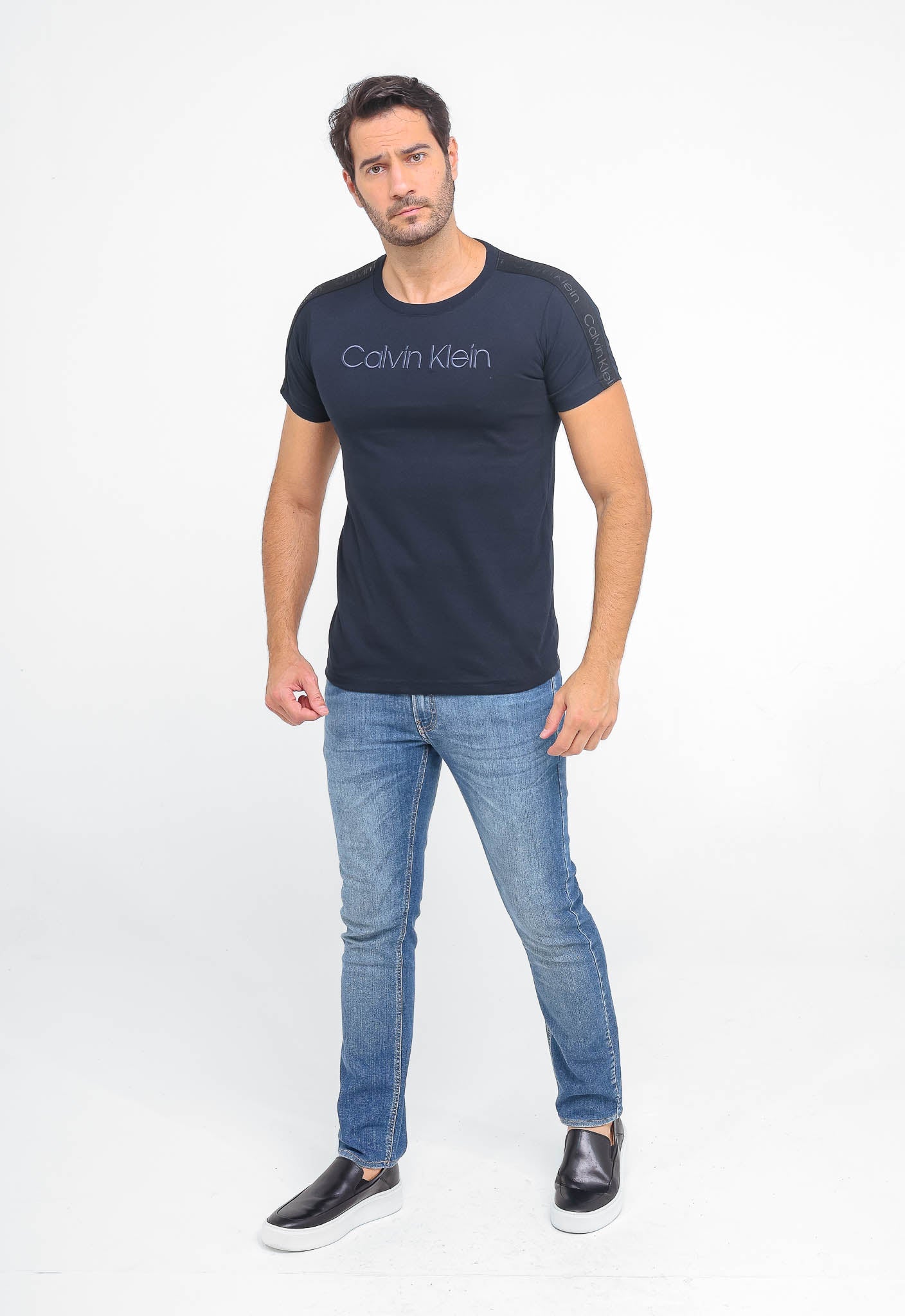 Camiseta Calvin Klein Logo Manga - Henri Store