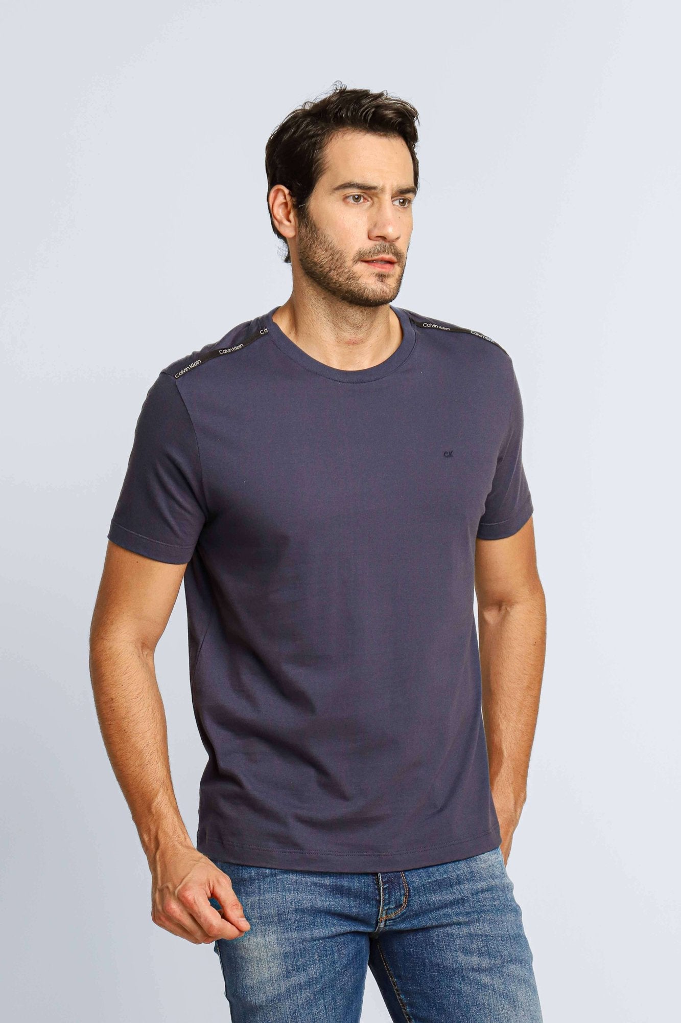 Camiseta Calvin Klein Logo Ombro Marinho - Henri Store