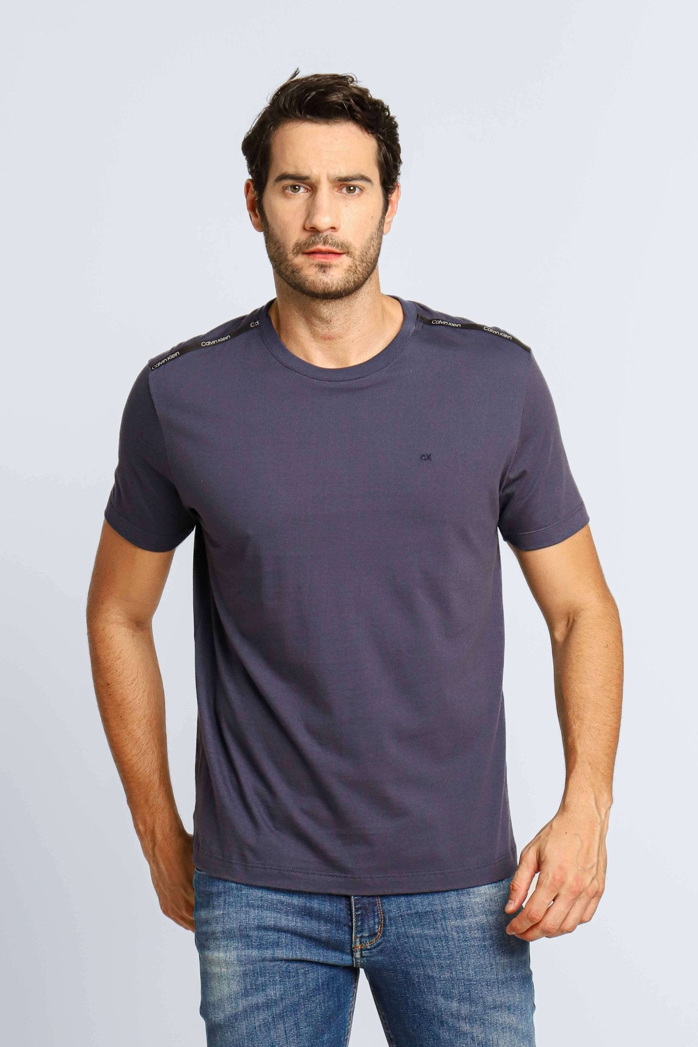Camiseta Calvin Klein Logo Ombro Marinho - Henri Store