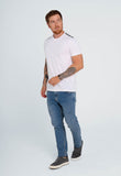 Camiseta Calvin Klein Logo Ombros Branco - Henri Store