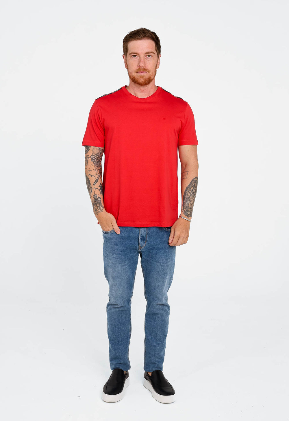 Camiseta Calvin Klein Logo Ombros Vermelho - Henri Store