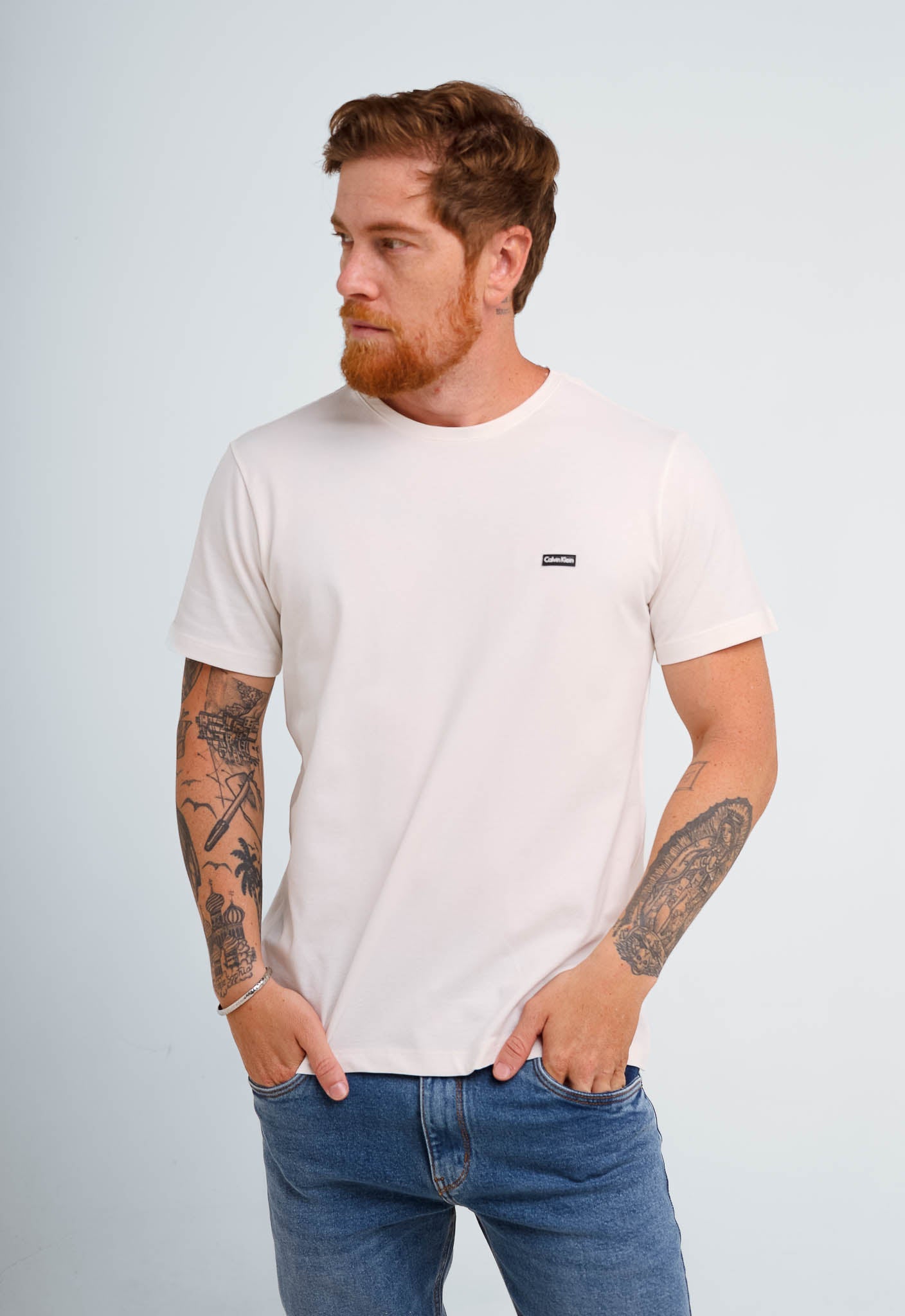 Camiseta Calvin Klein Logo Peito Alto Relevo - Henri Store