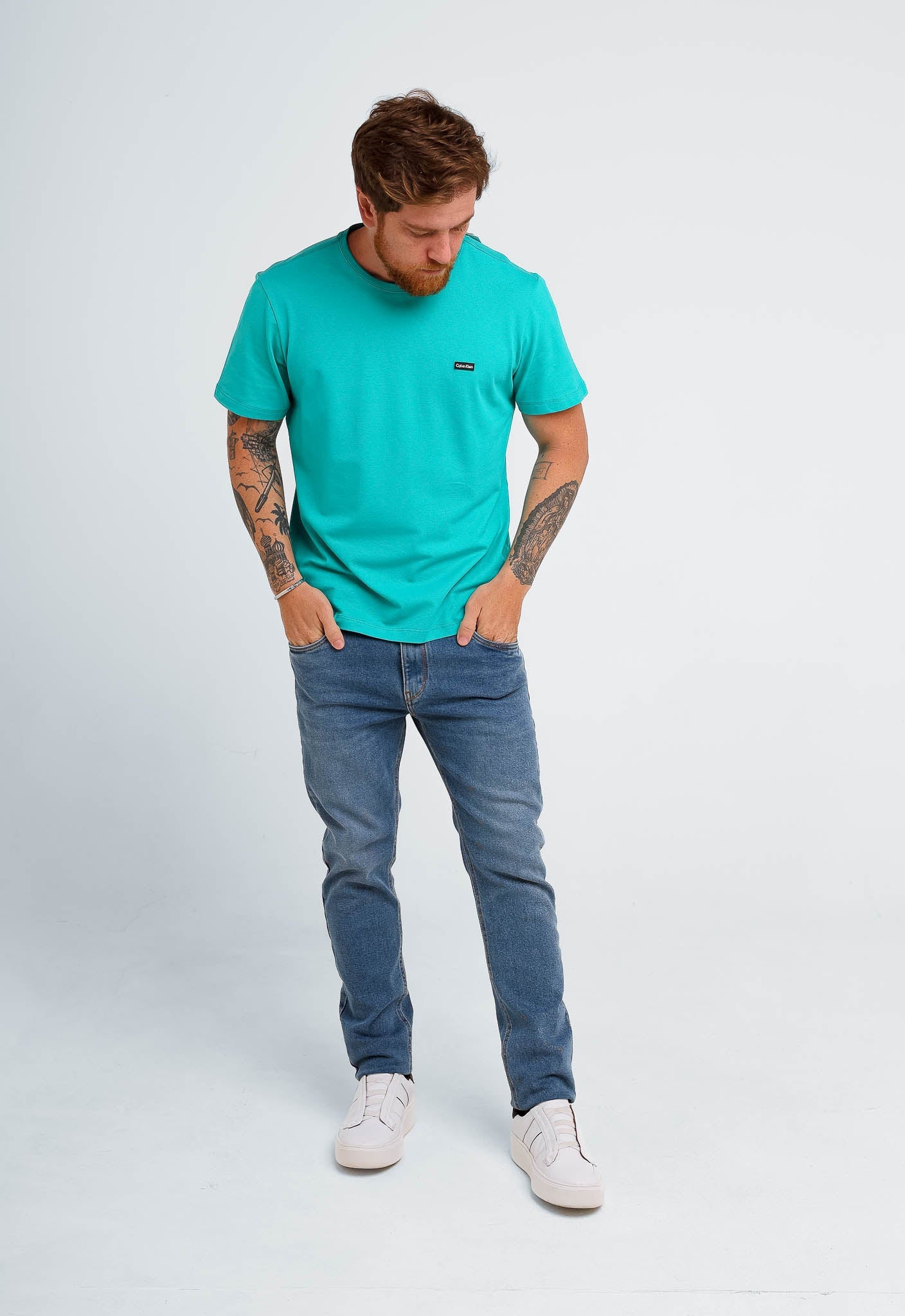 Camiseta Calvin Klein Logo Peito Alto Relevo - Henri Store
