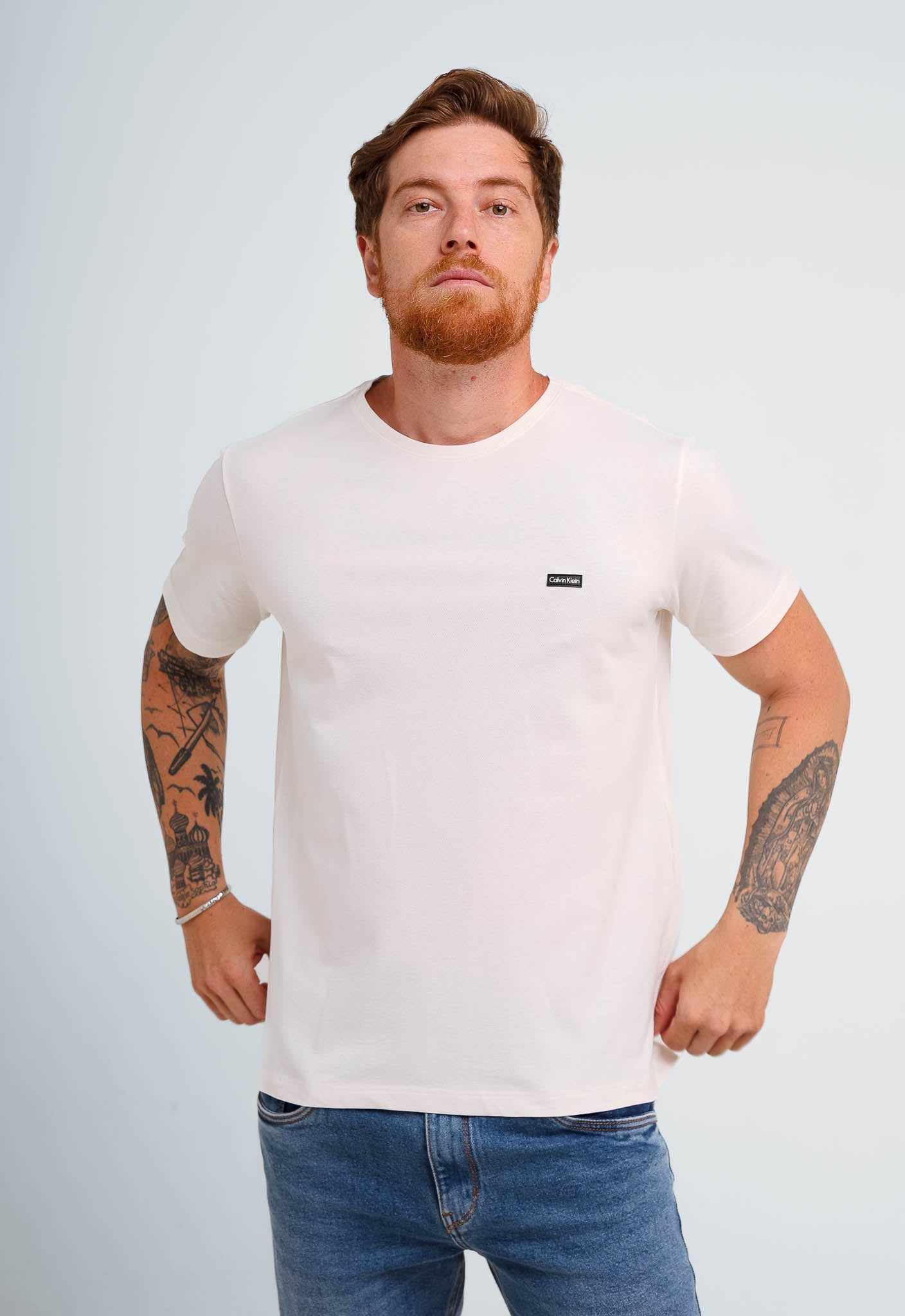Camiseta Calvin Klein Logo Peito Alto Relevo - Henri Store