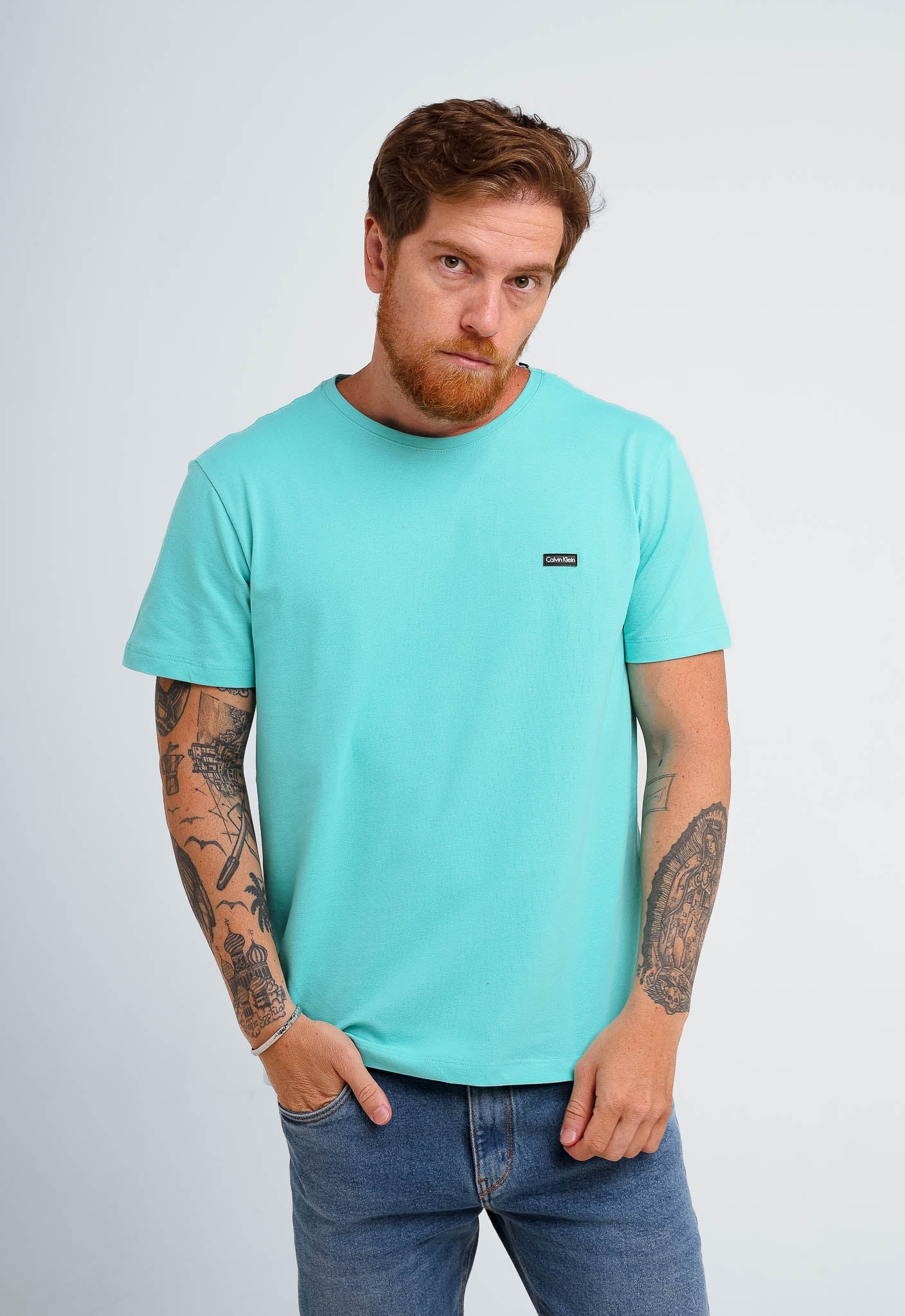 Camiseta Calvin Klein Logo Peito Alto Relevo - Henri Store