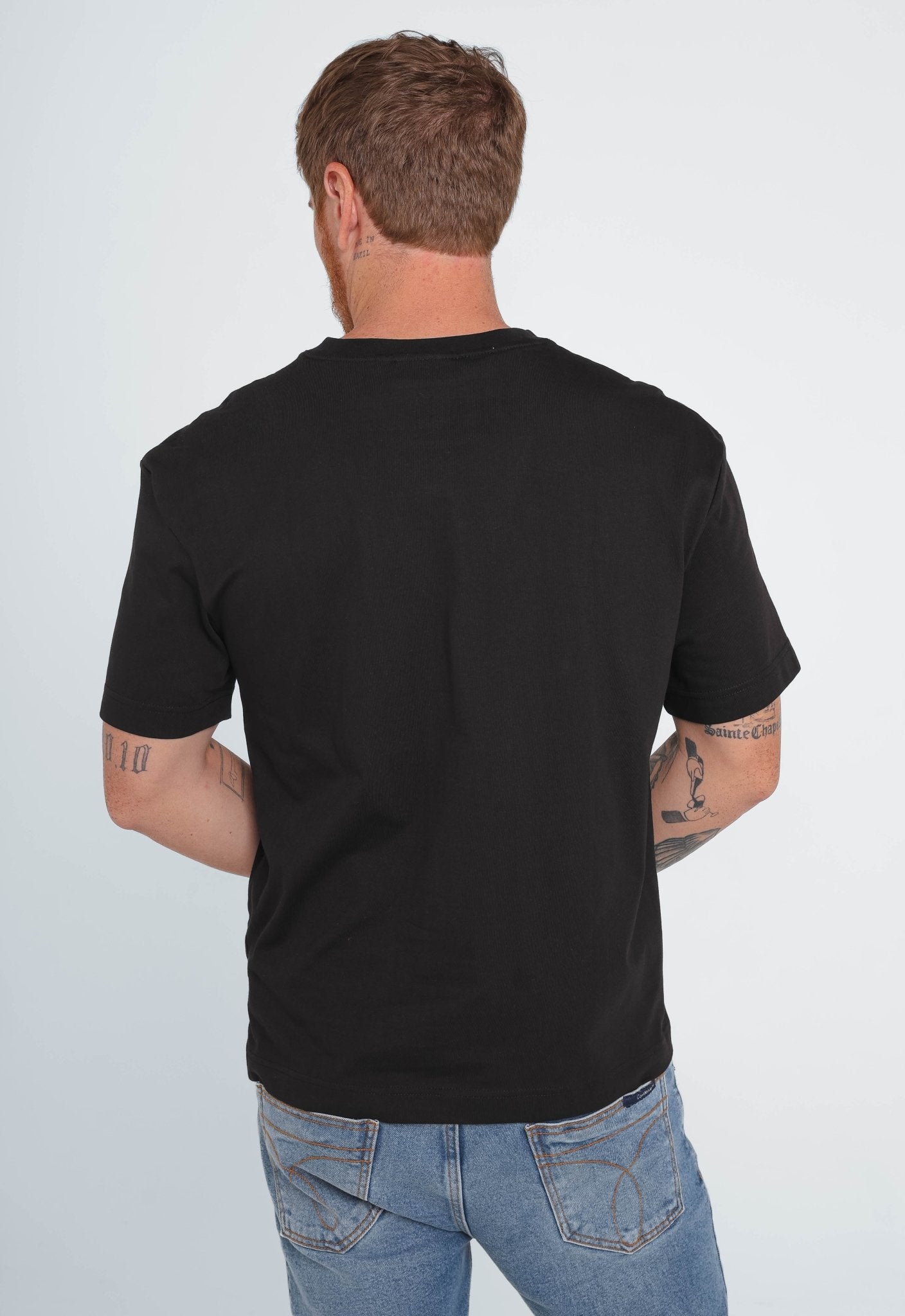 Camiseta Calvin Klein Logo Peito Alto Relevo - Henri Store