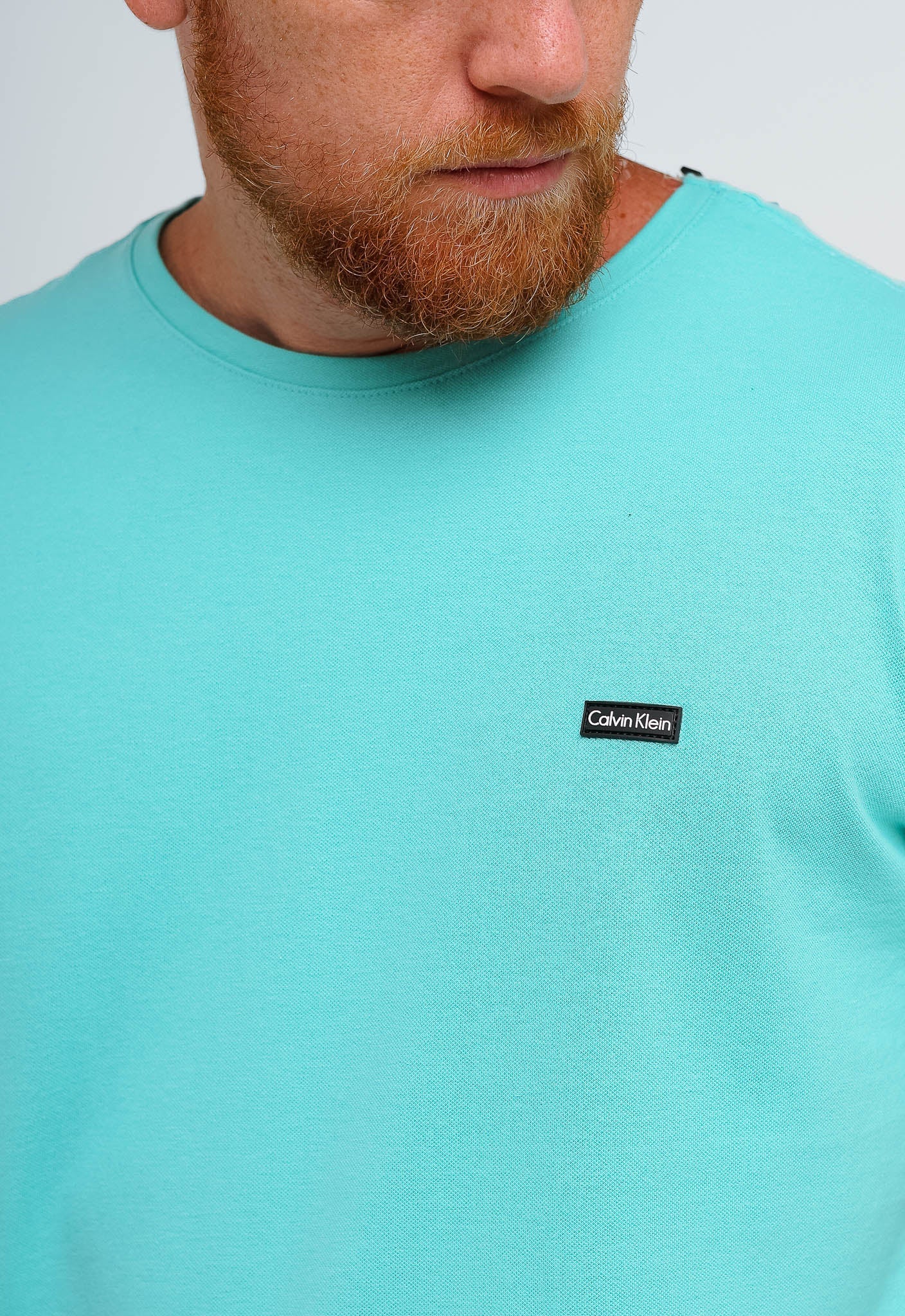 Camiseta Calvin Klein Logo Peito Alto Relevo - Henri Store