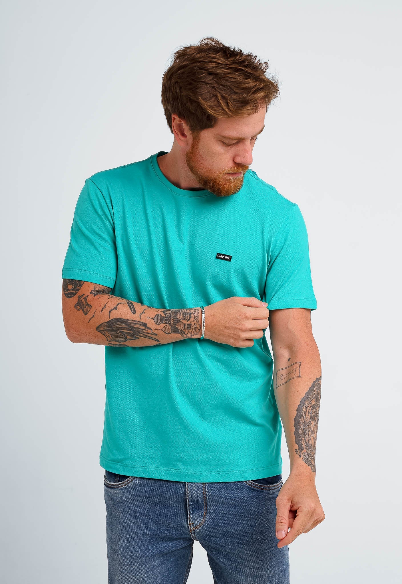 Camiseta Calvin Klein Logo Peito Alto Relevo - Henri Store