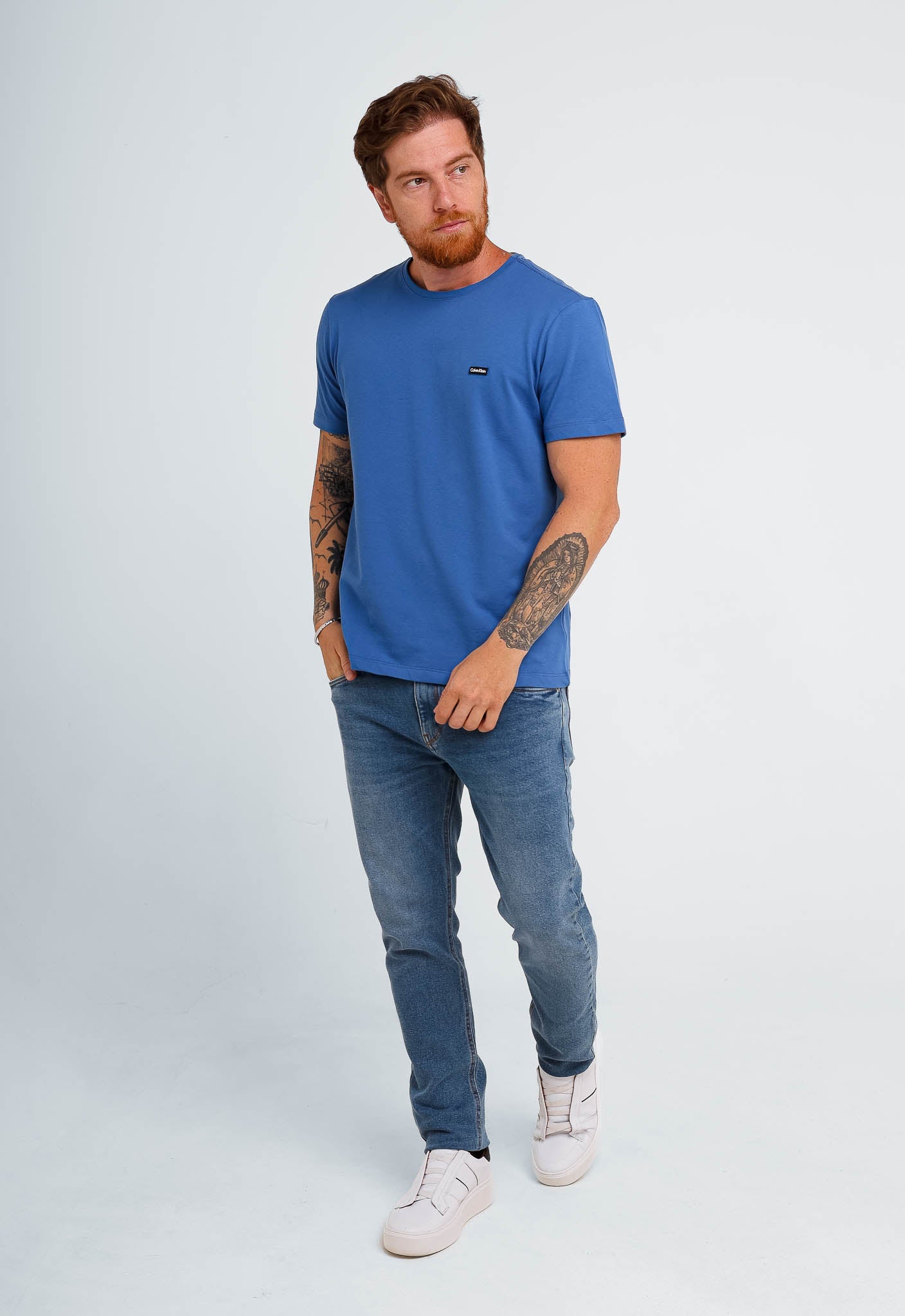 Camiseta Calvin Klein Logo Peito Alto Relevo - Henri Store
