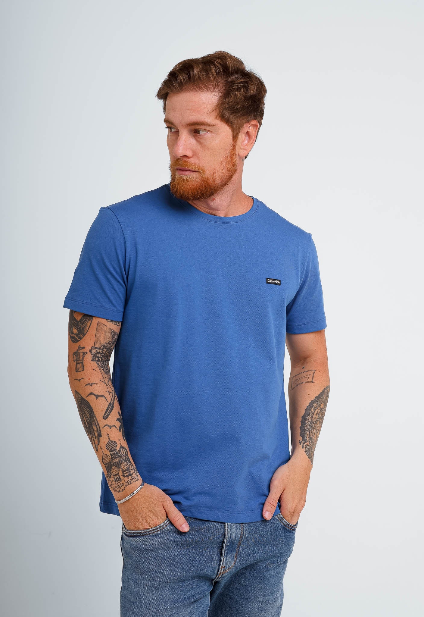 Camiseta Calvin Klein Logo Peito Alto Relevo - Henri Store