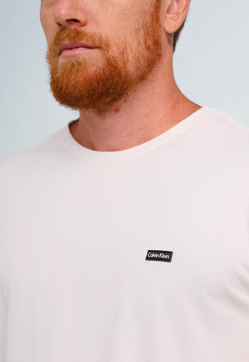 Camiseta Calvin Klein Logo Peito Alto Relevo - Henri Store