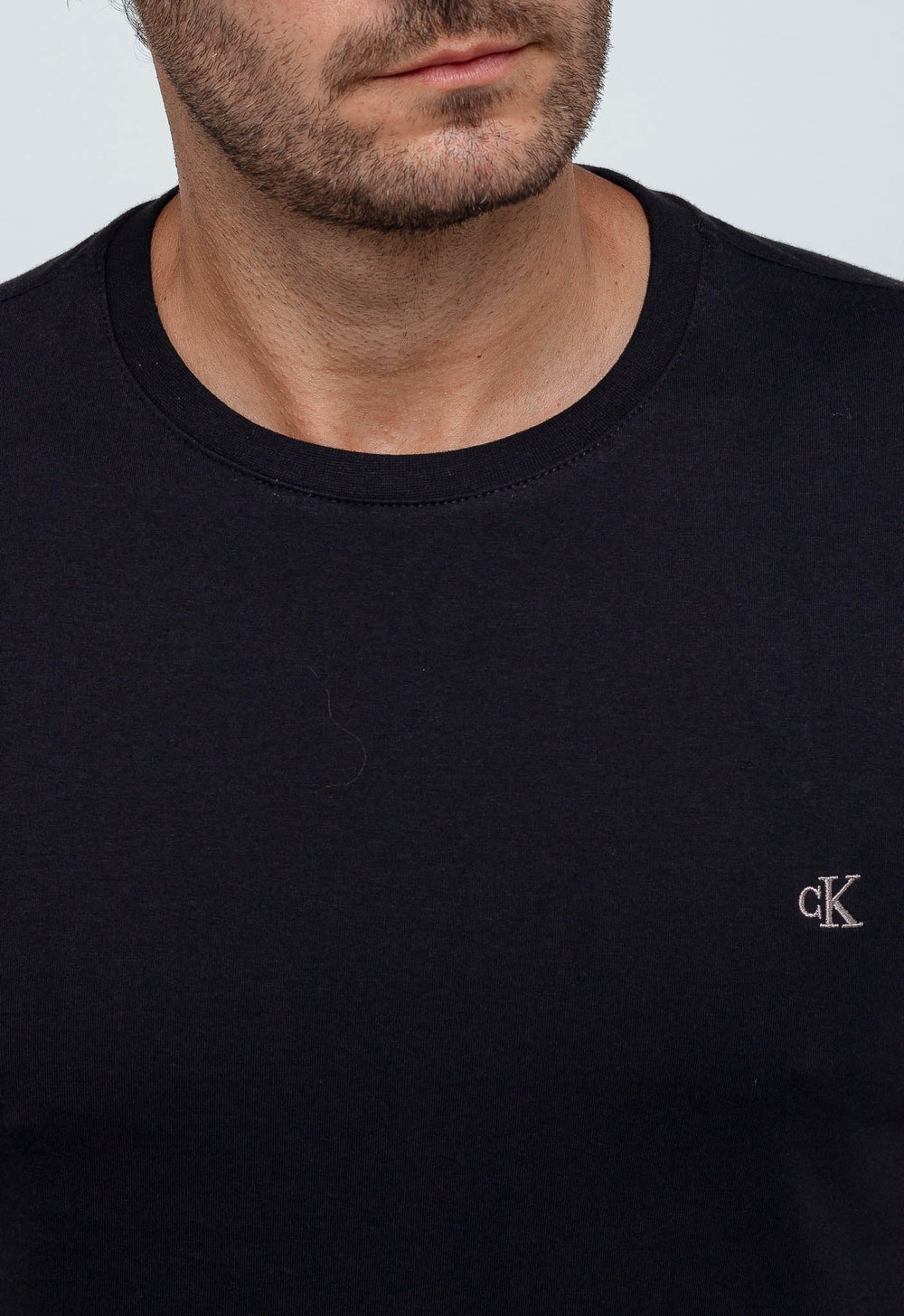 Camiseta Calvin Klein Logo Peito Bordado - Henri Store