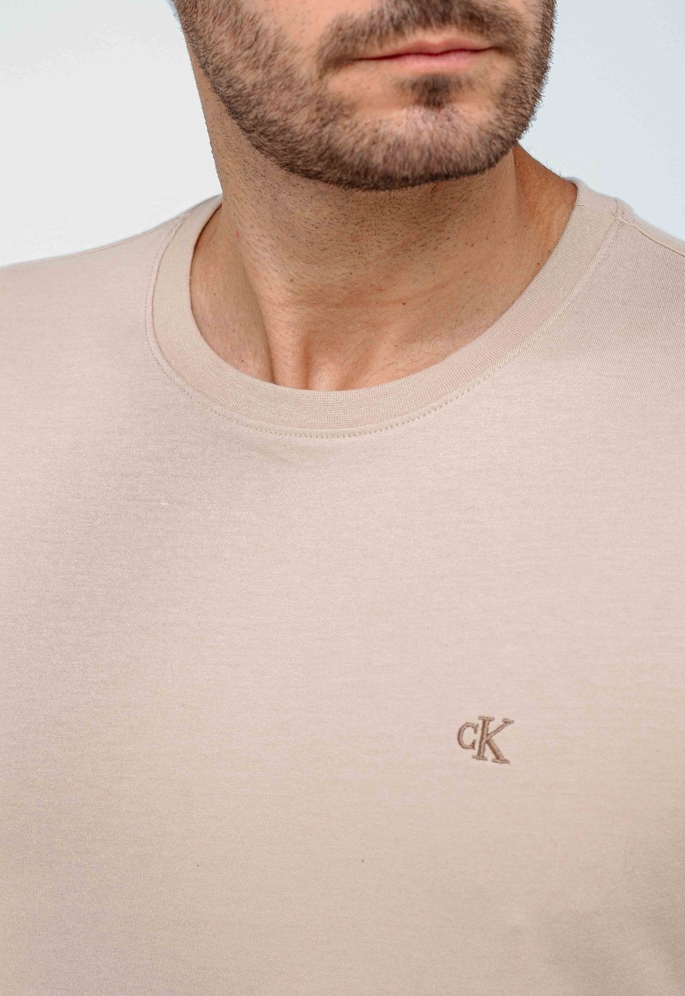 Camiseta Calvin Klein Logo Peito Bordado - Henri Store