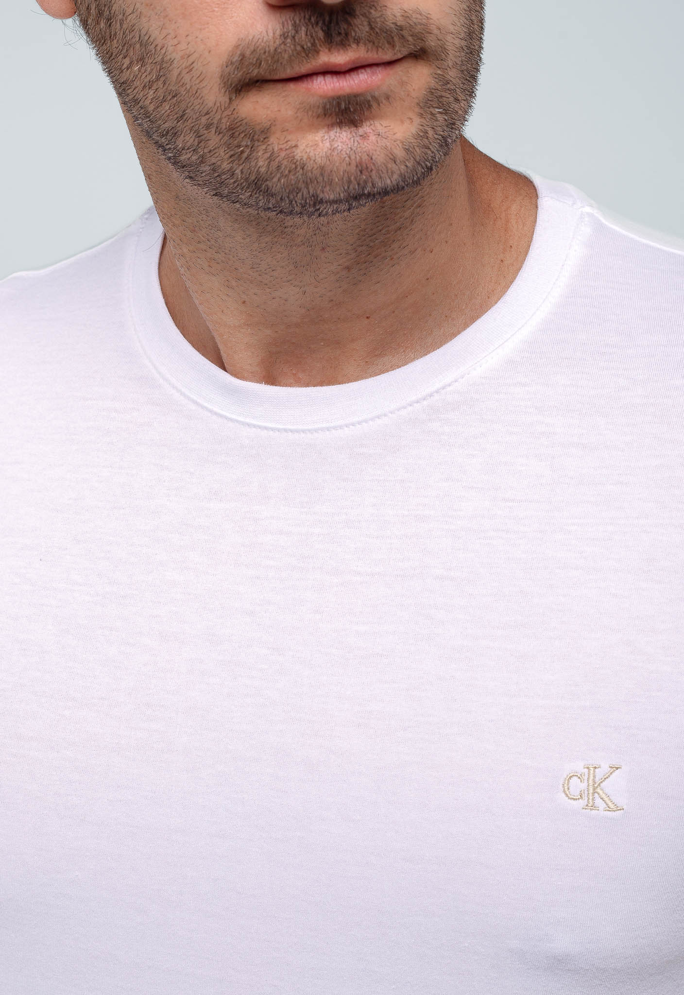 Camiseta Calvin Klein Logo Peito Bordado - Henri Store