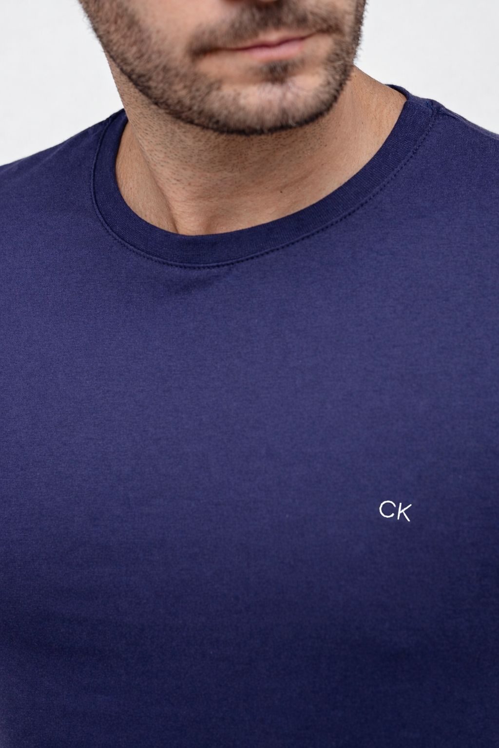 Camiseta Calvin Klein Logo Peito CK Bordado - Henri Store