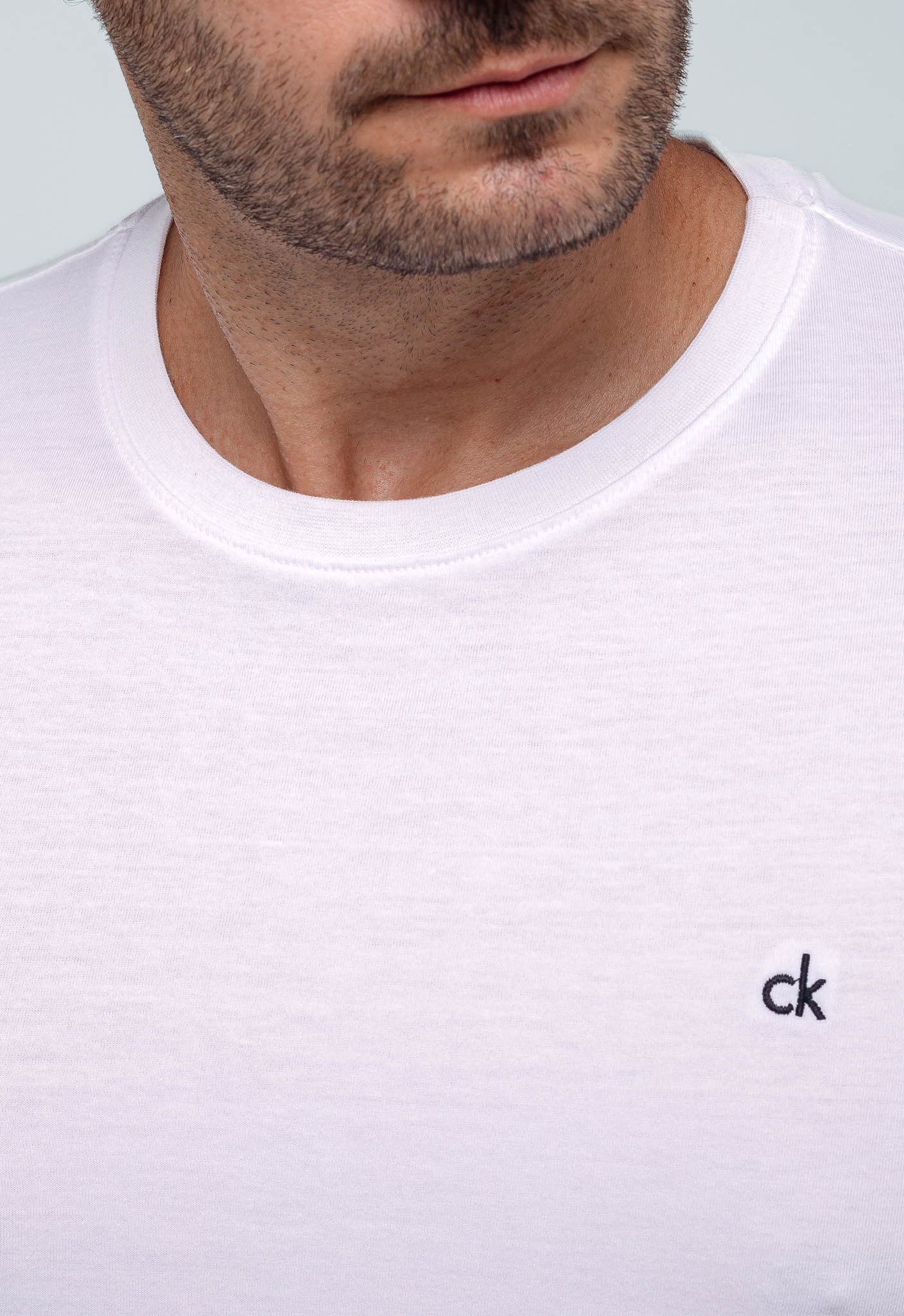 Camiseta Calvin Klein Logo Peito Ck Bordado - Henri Store