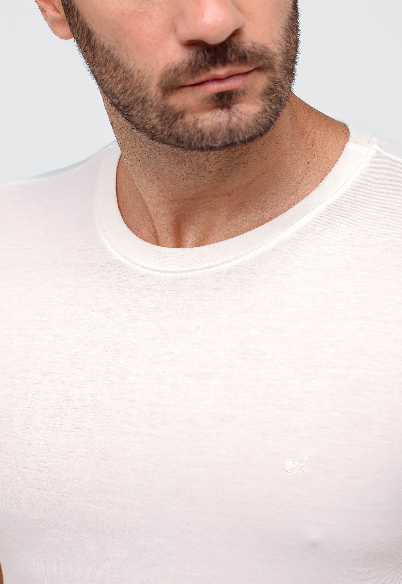 Camiseta Calvin Klein Logo Peito CK Bordado - Henri Store