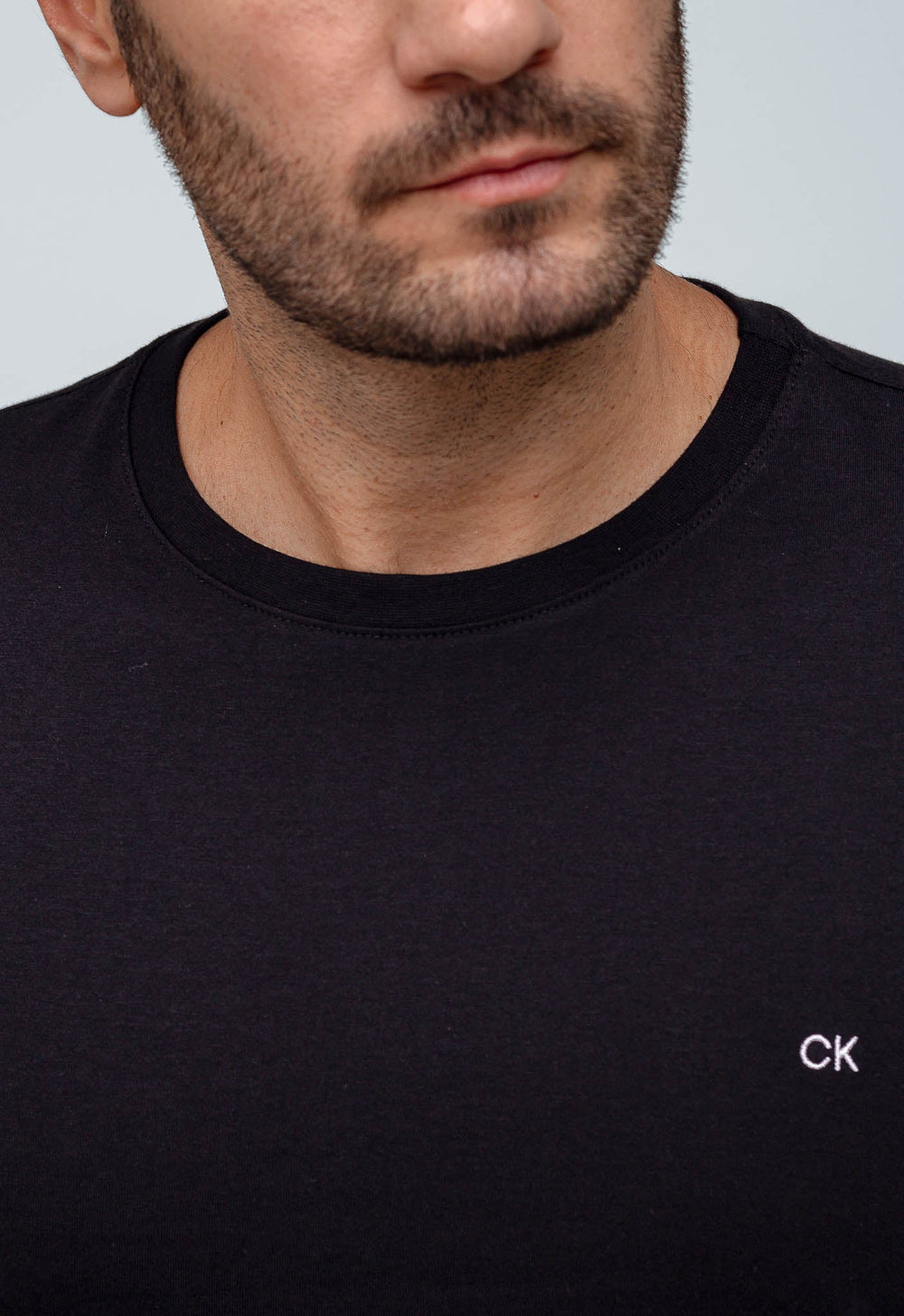 Camiseta Calvin Klein Logo Peito CK Bordado - Henri Store