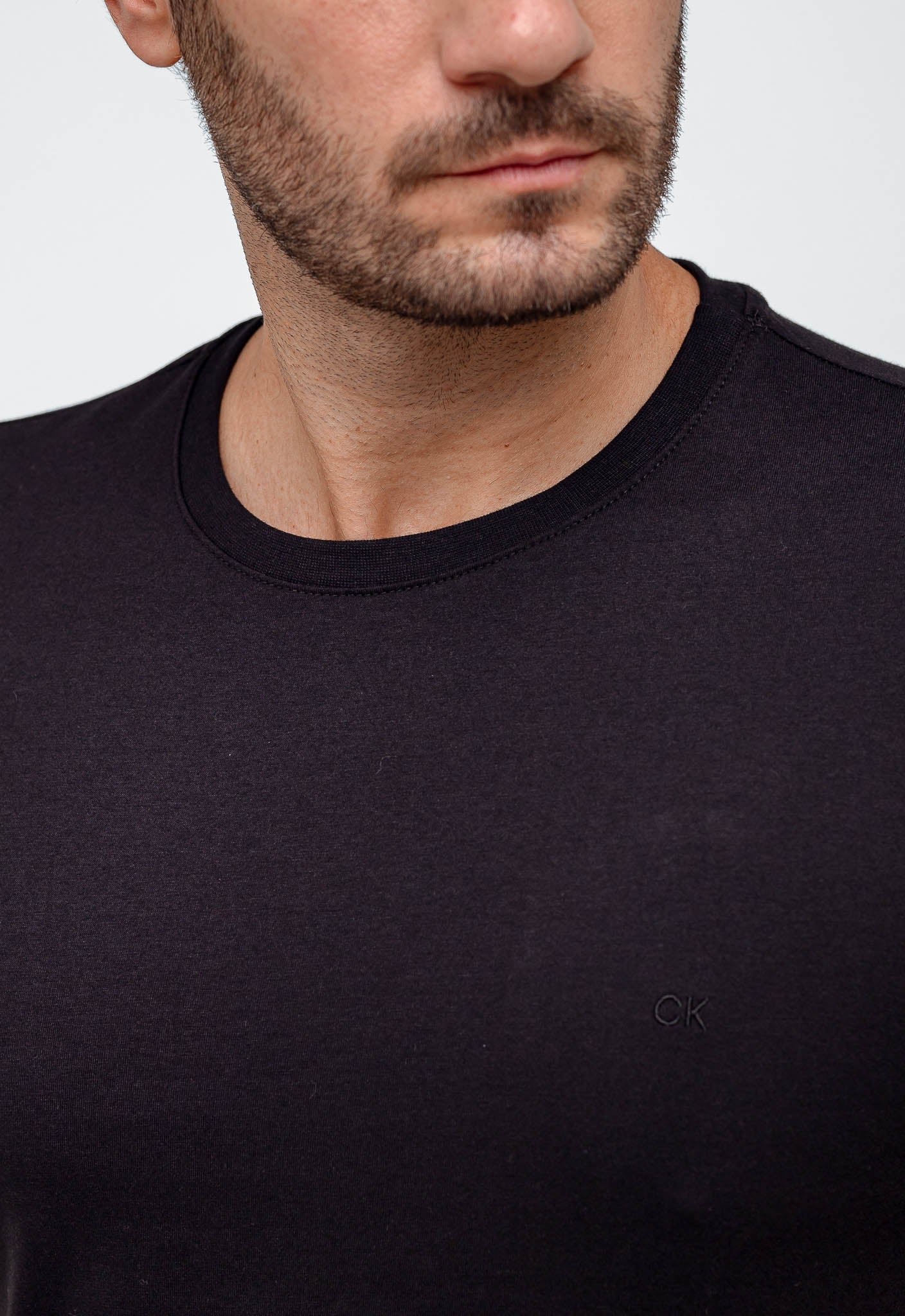 Camiseta Calvin Klein Logo Peito CK Bordado - Henri Store