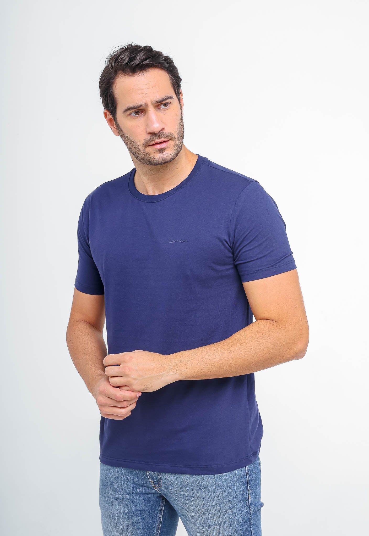Camiseta Calvin Klein Logo Peito Embossed - Henri Store