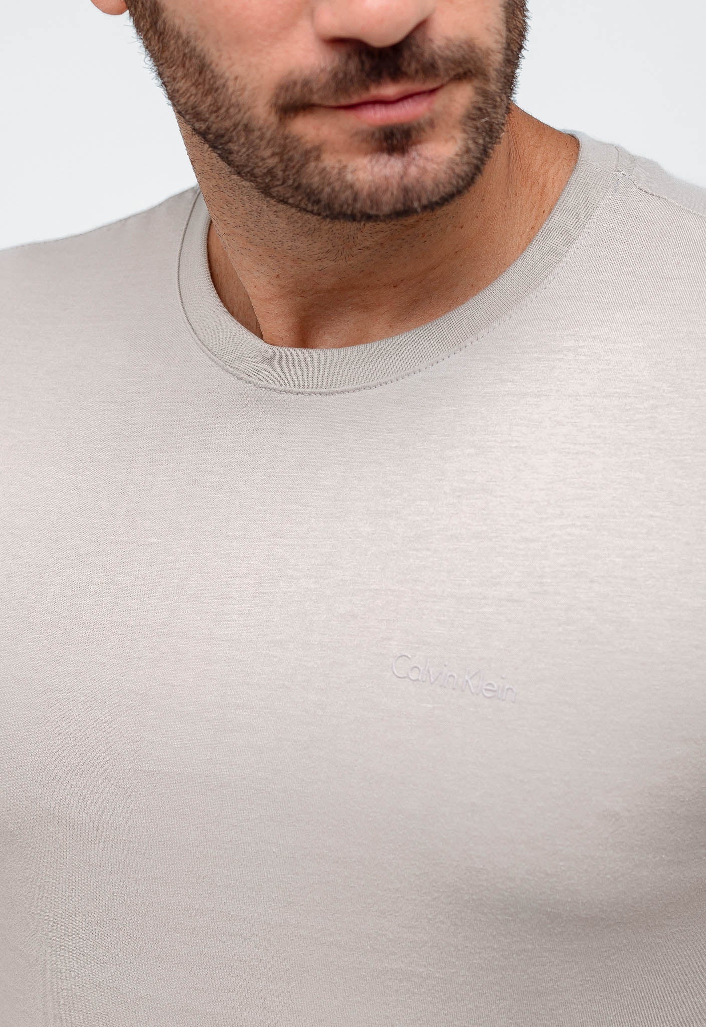 Camiseta Calvin Klein Logo Peito Embossed - Henri Store