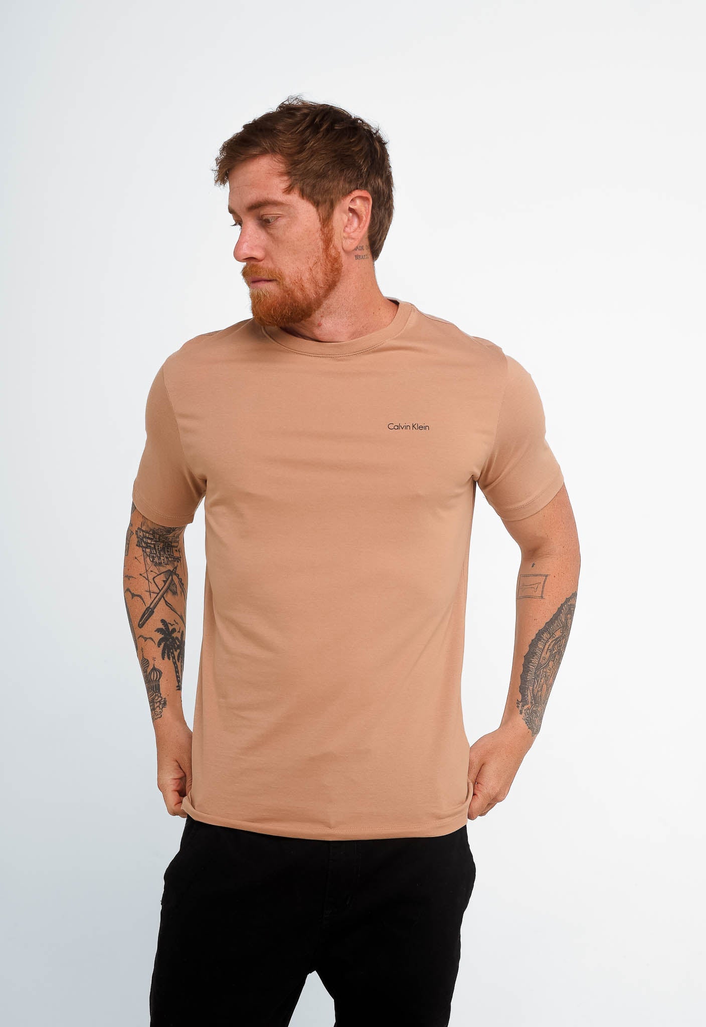 Camiseta Calvin Klein Logo Peito Embossed - Henri Store