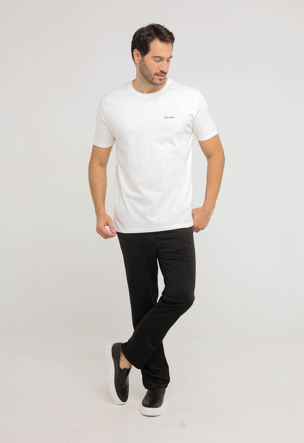 Camiseta Calvin Klein Logo Peito Embossed - Henri Store