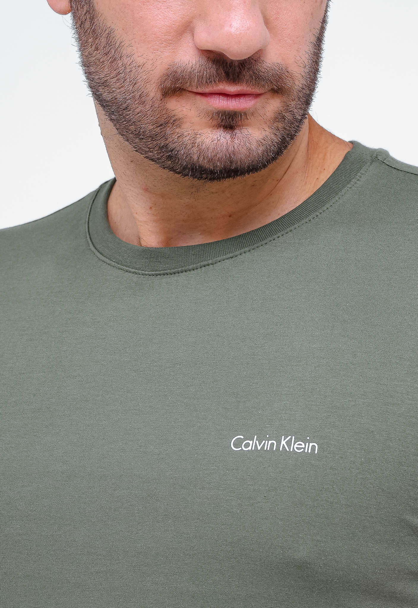Camiseta Calvin Klein Logo Peito Embossed - Henri Store