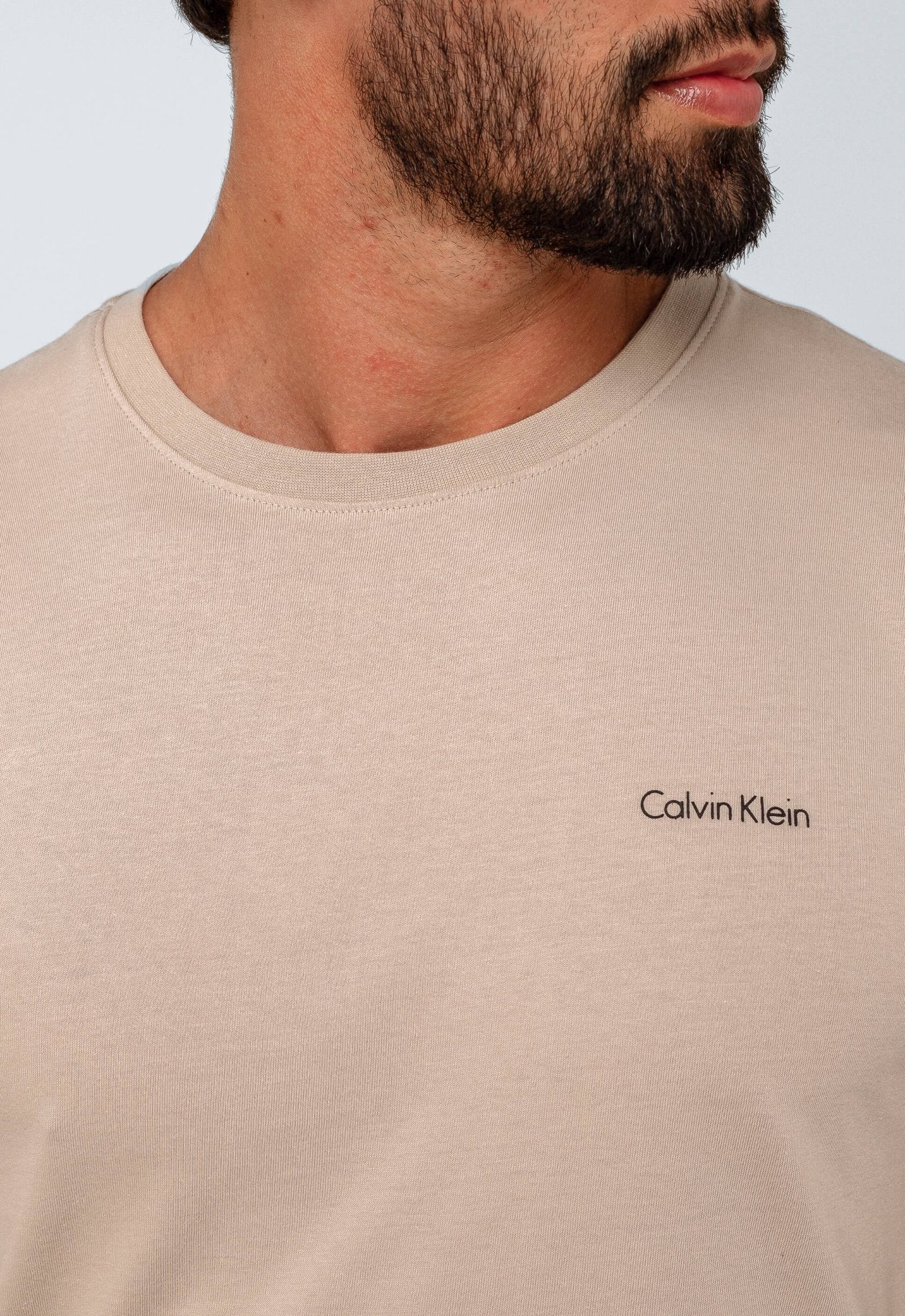 Camiseta Calvin Klein Logo Peito Embossed - Henri Store