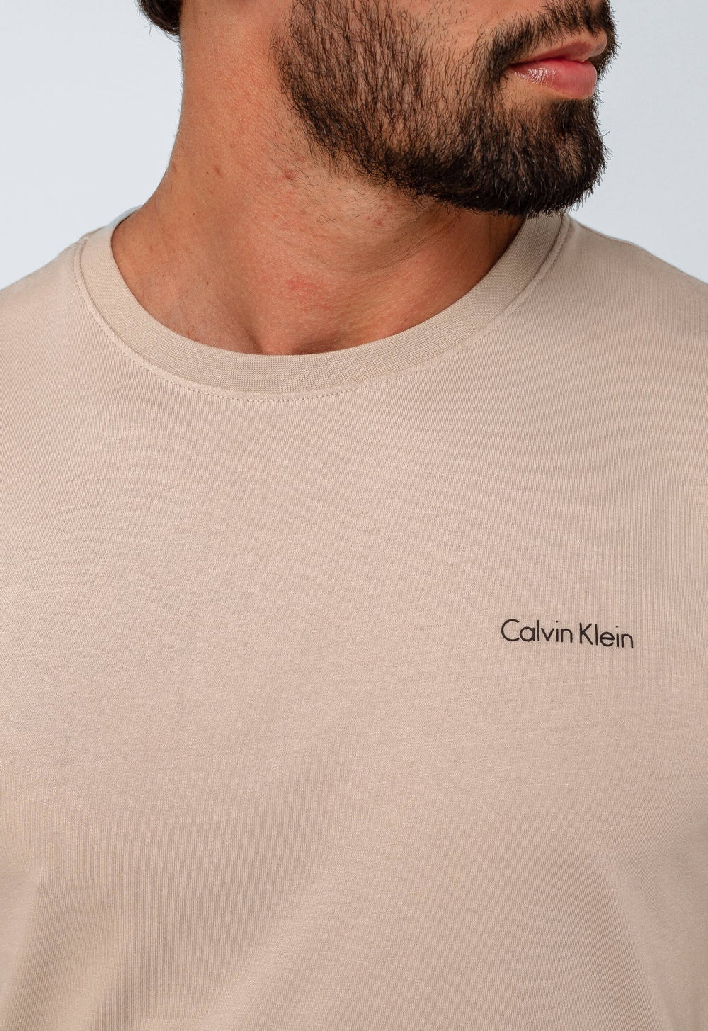 Camiseta Calvin Klein Logo Peito Embossed - Henri Store