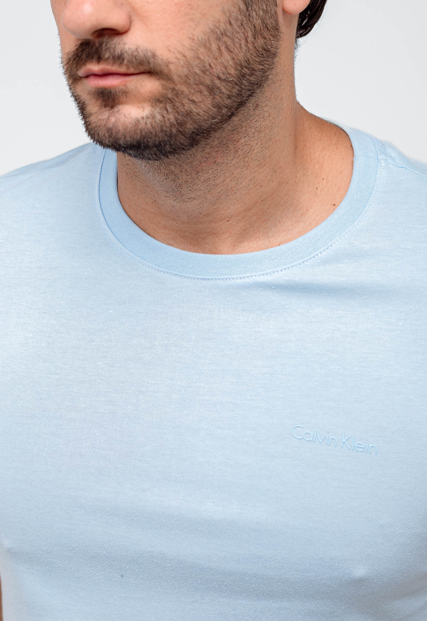Camiseta Calvin Klein Logo Peito Embossed - Henri Store