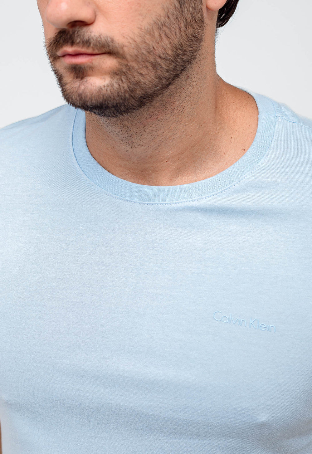 Camiseta Calvin Klein Logo Peito Embossed - Henri Store