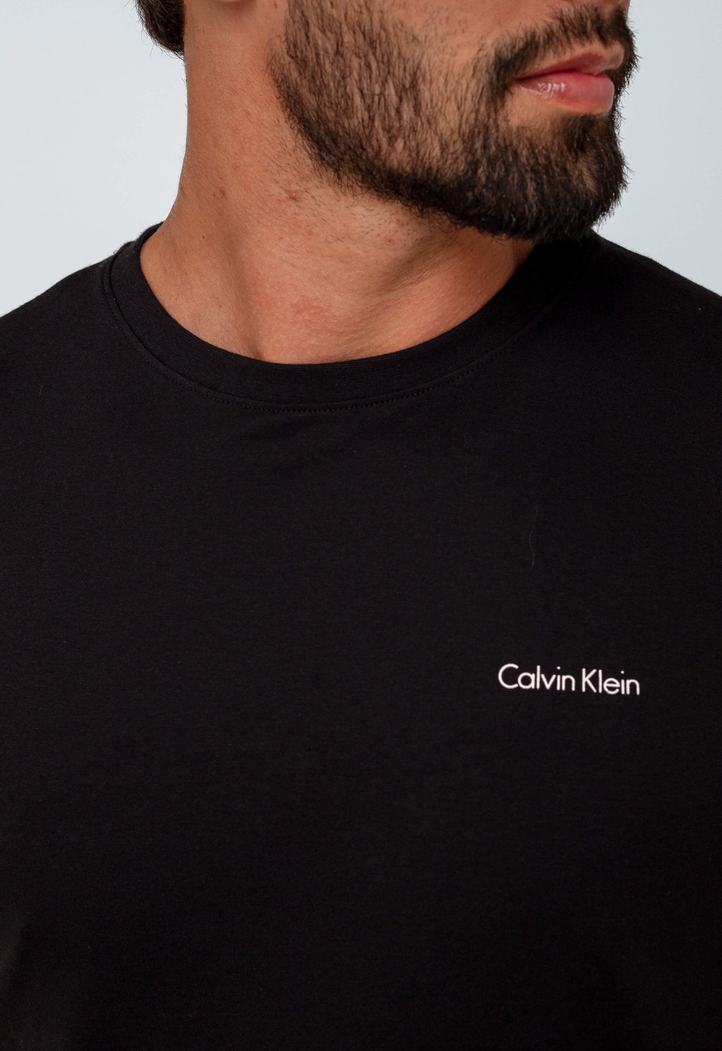 Camiseta Calvin Klein Logo Peito Embossed - Henri Store