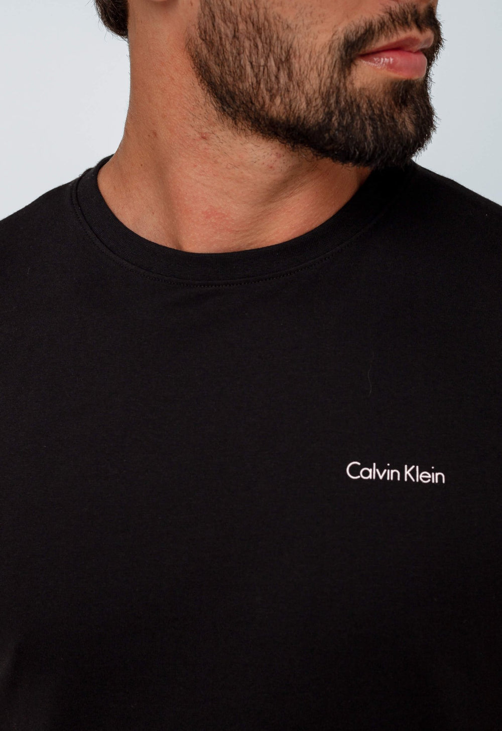 Camiseta Calvin Klein Logo Peito Embossed - Henri Store