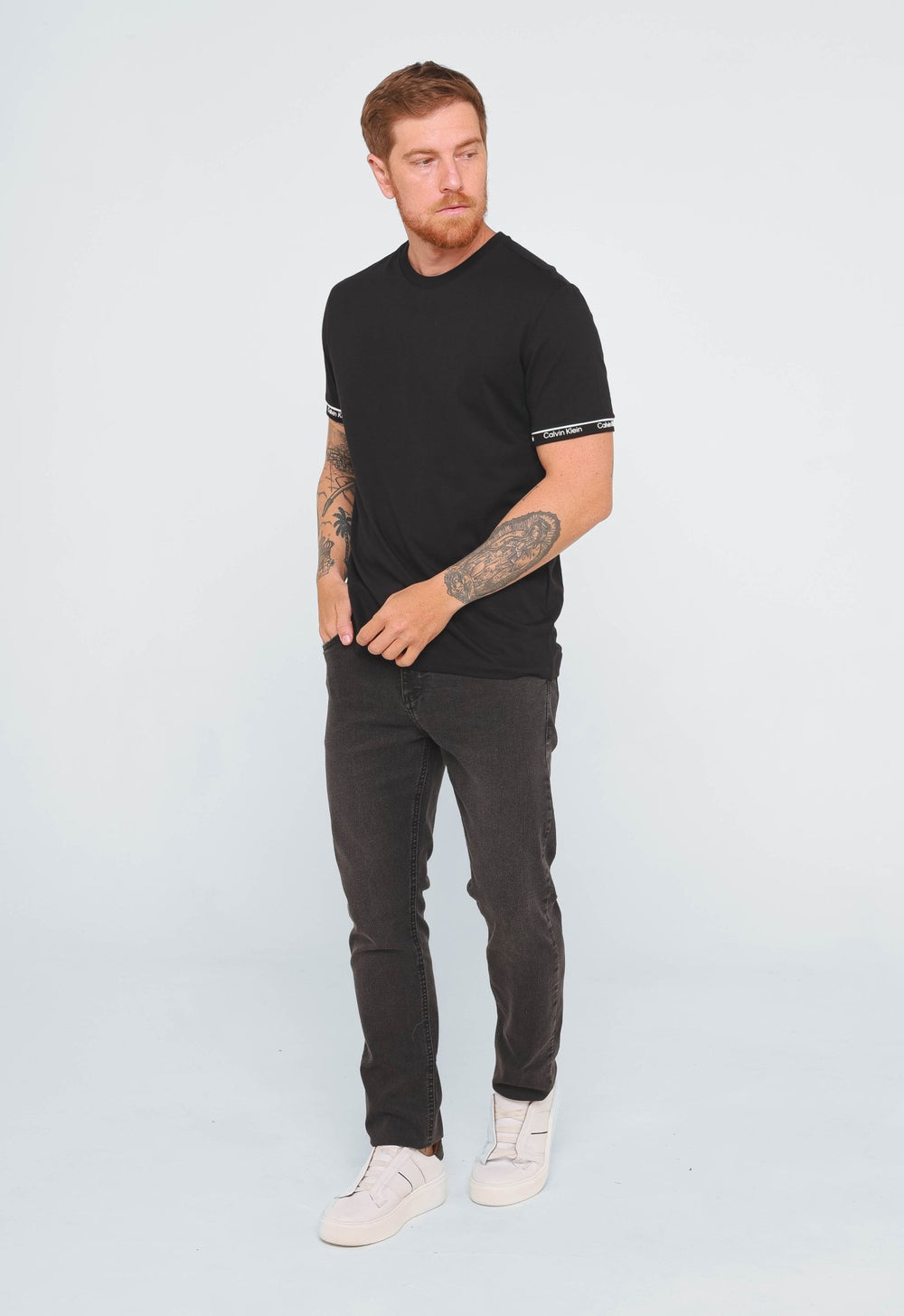 Camiseta Calvin Klein Logo Punho C/ Listras - Henri Store