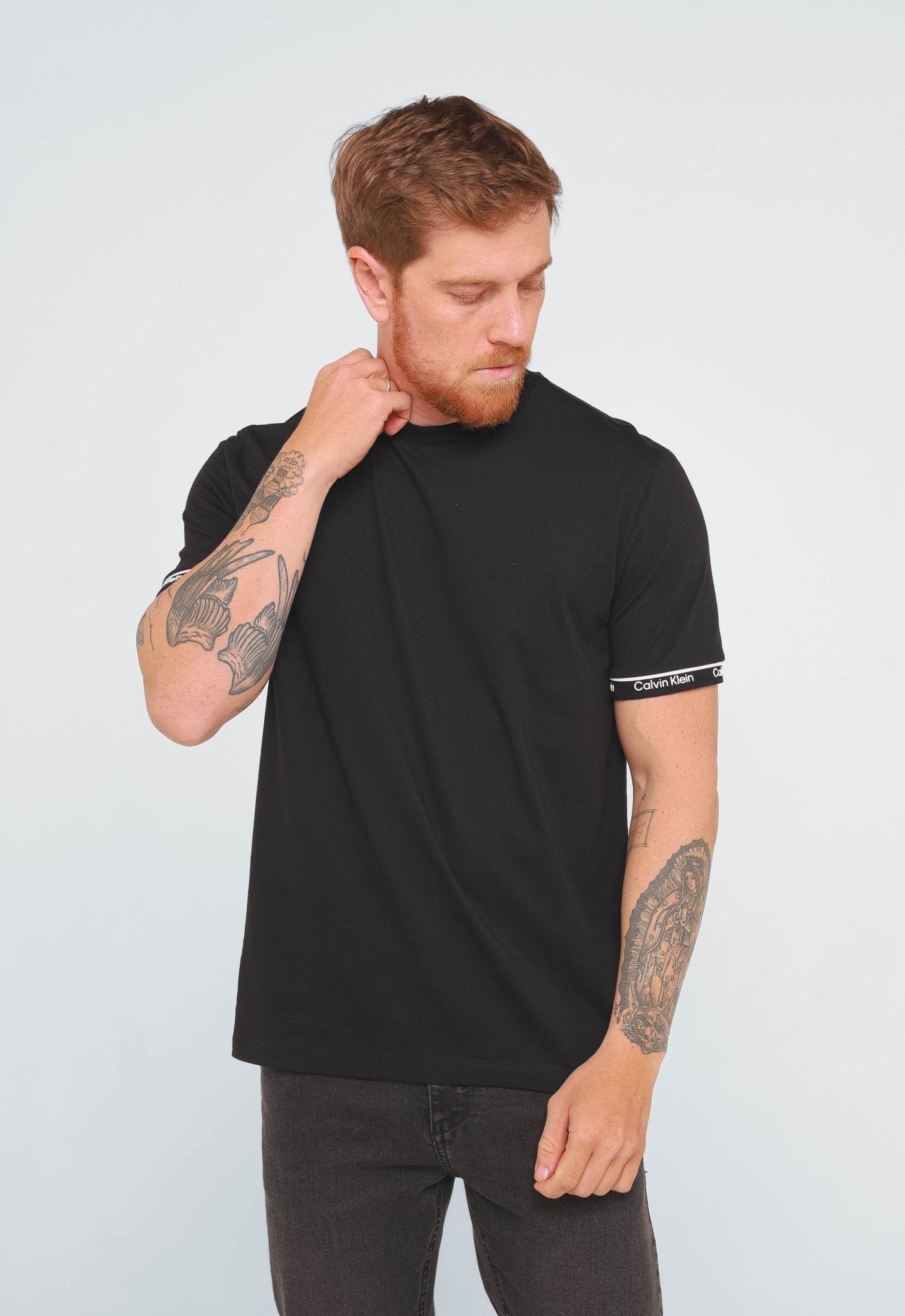 Camiseta Calvin Klein Logo Punho C/ Listras - Henri Store