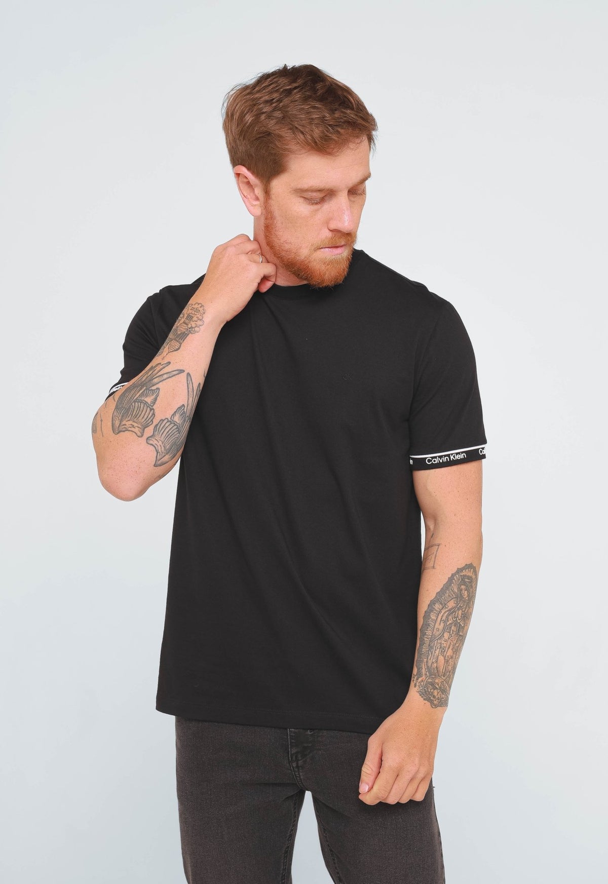 Camiseta Calvin Klein Logo Punho C/ Listras - Henri Store