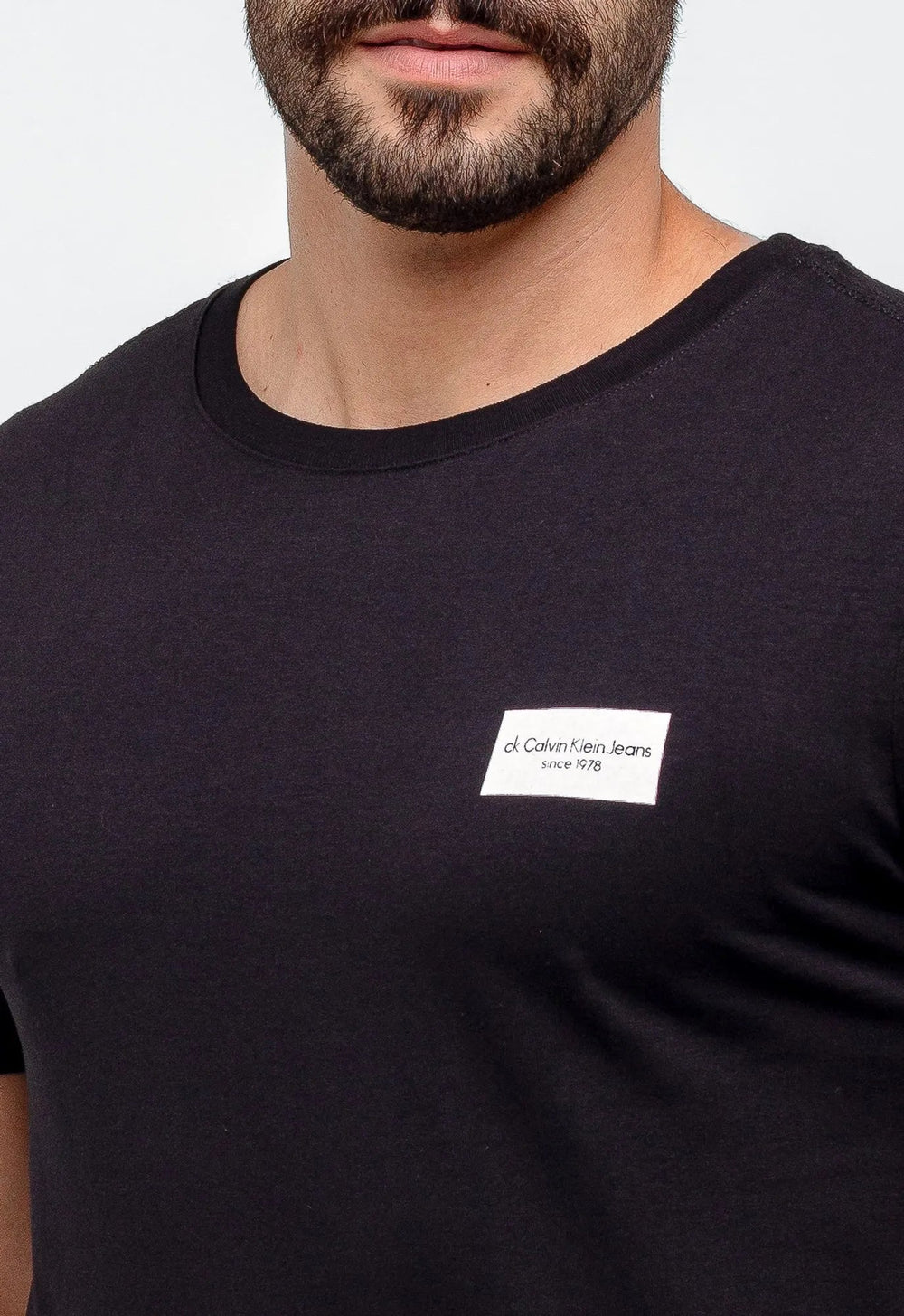 Camiseta Calvin Klein Logo Quadrada no Peito - Sale - Henri Store