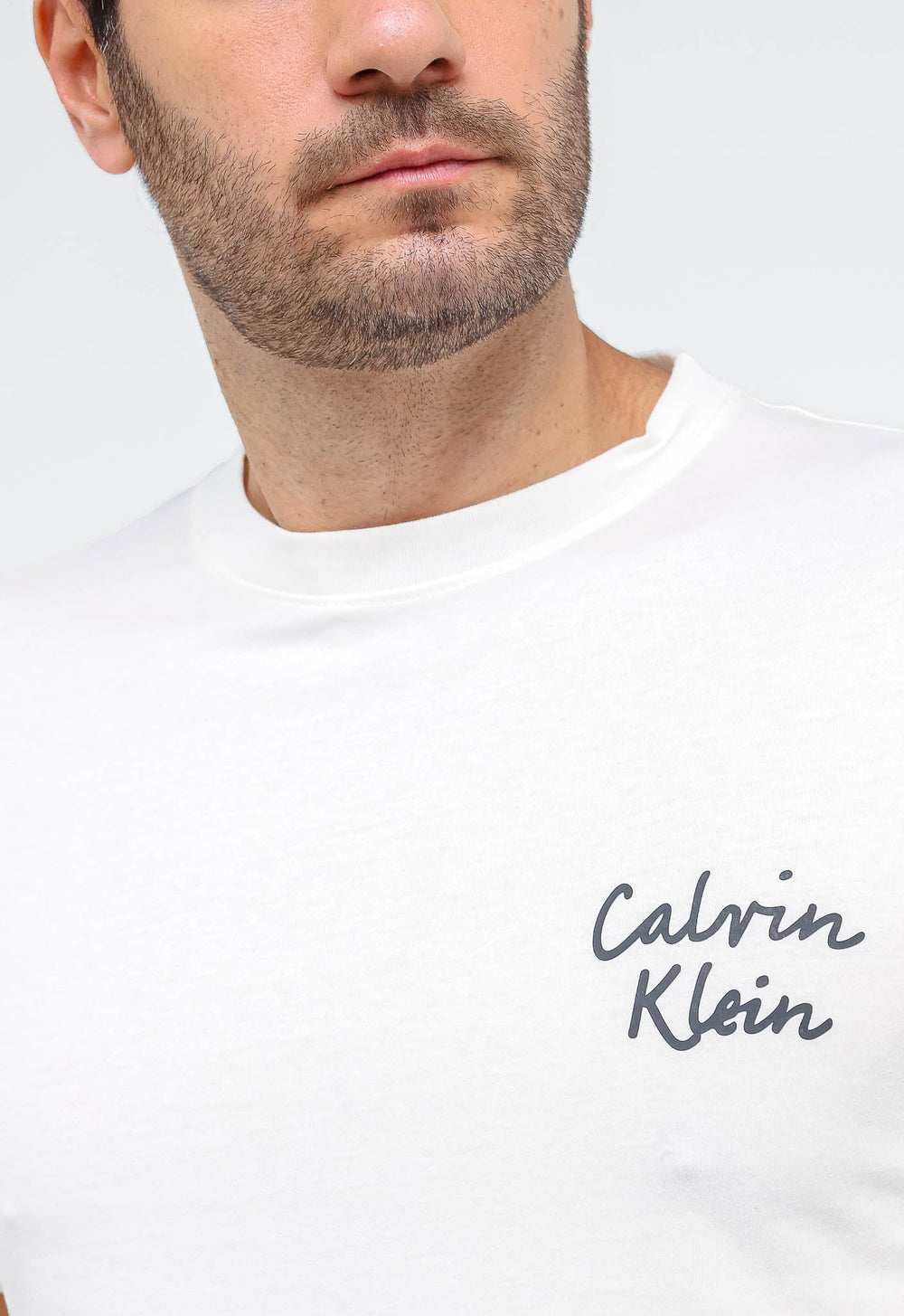 Camiseta Calvin Klein Script Logo Peito - Henri Store