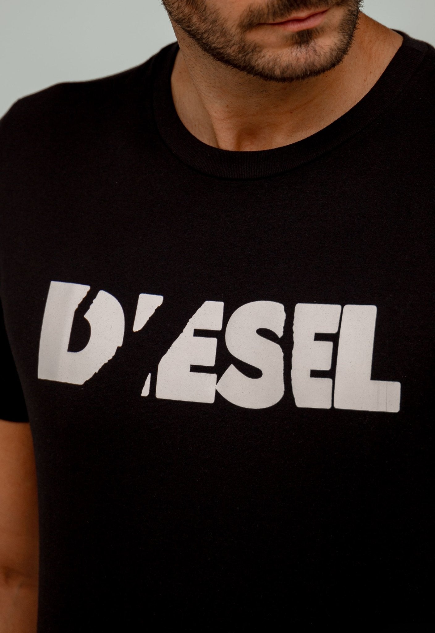 Camiseta Diesel Logo Centro - Henri Store
