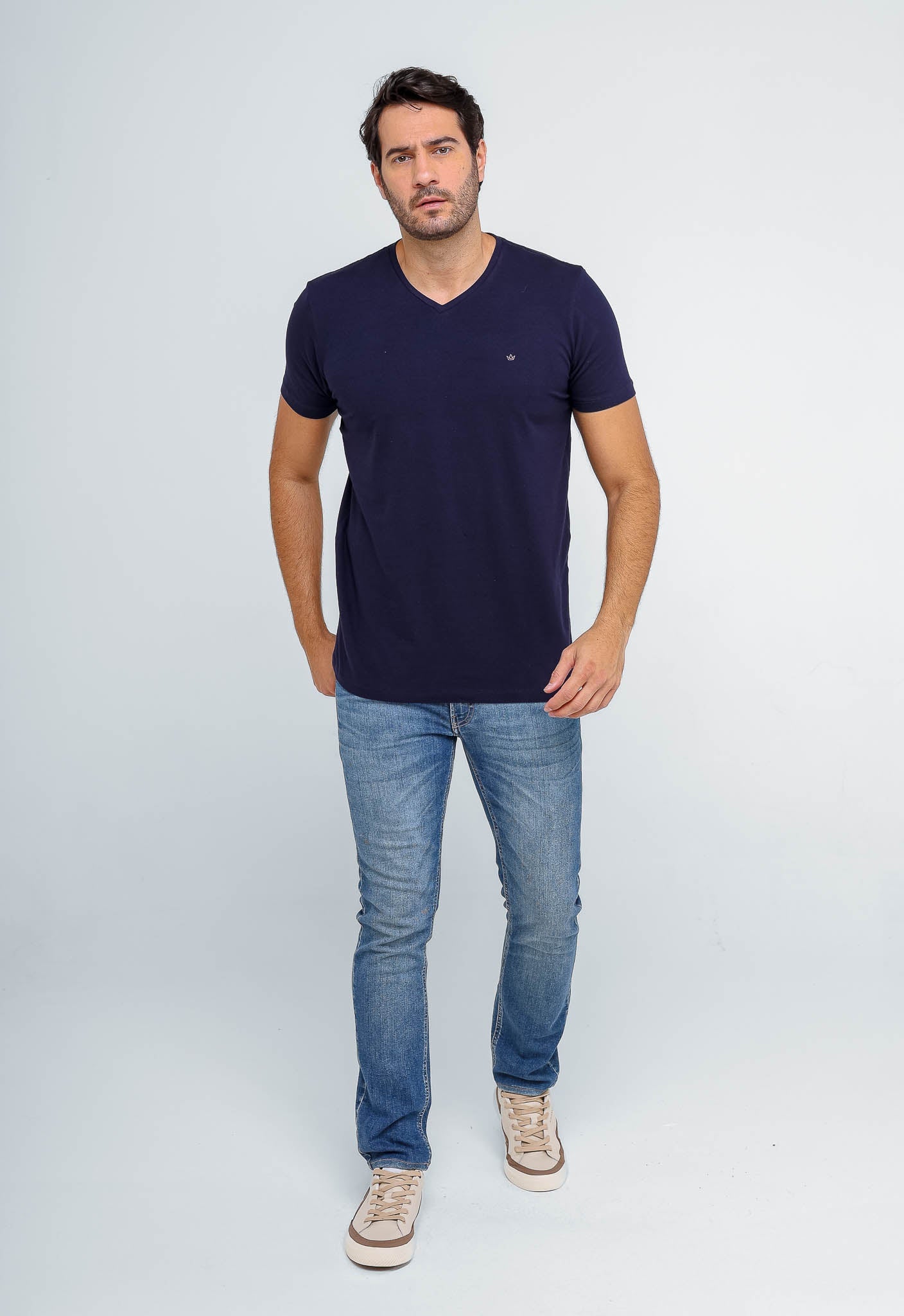 Camiseta Dom Henrico Gola V Essential - Henri Store