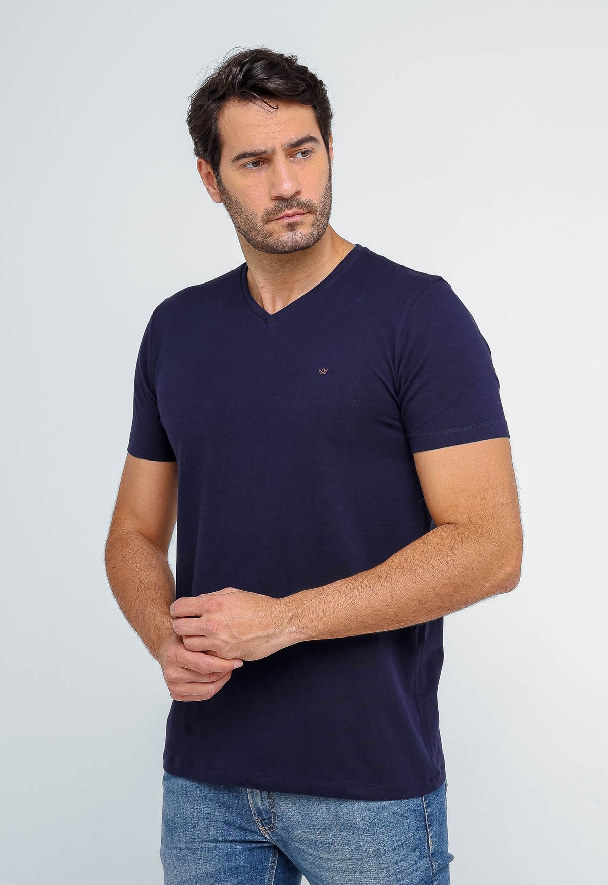 Camiseta Dom Henrico Gola V Essential - Henri Store