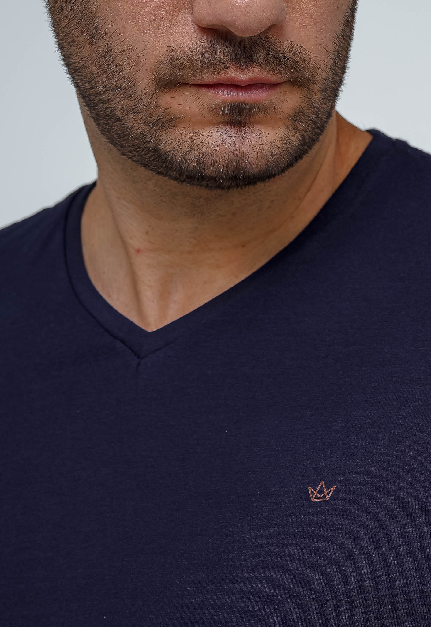 Camiseta Dom Henrico Gola V Essential - Henri Store