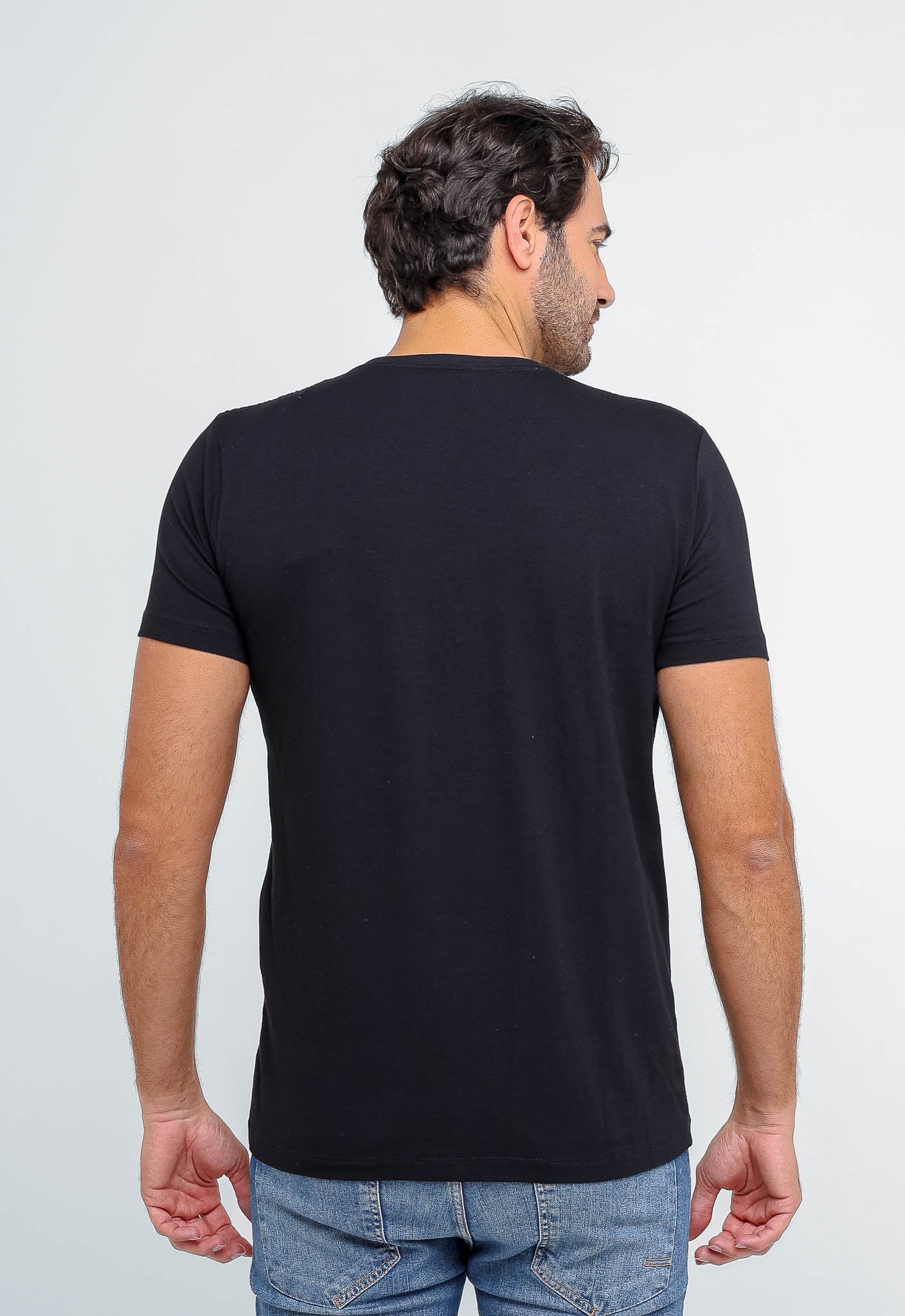 Camiseta Dom Henrico Gola V Essential - Henri Store