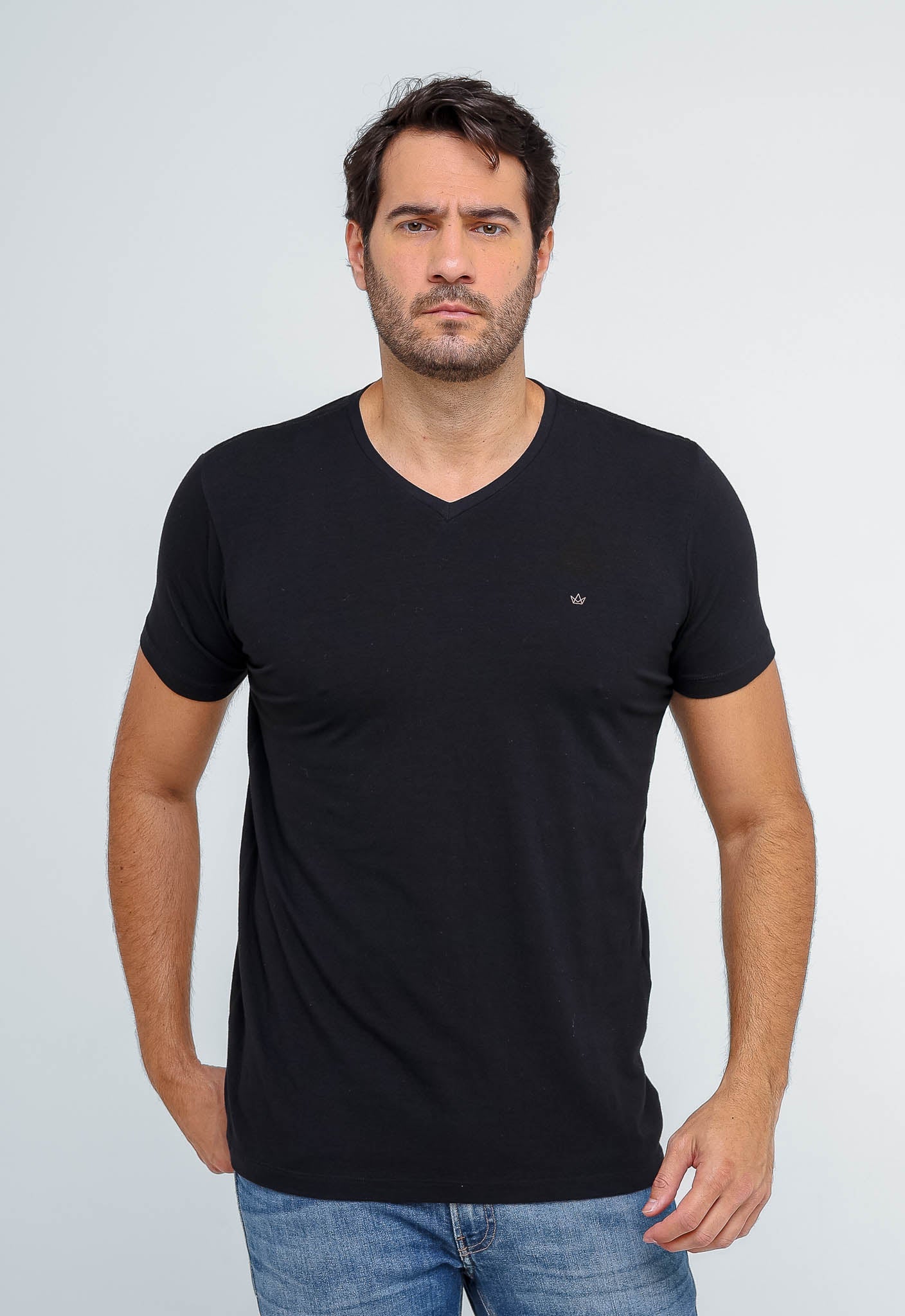 Camiseta Dom Henrico Gola V Essential - Henri Store