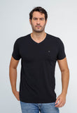Camiseta Dom Henrico Gola V Essential - Henri Store